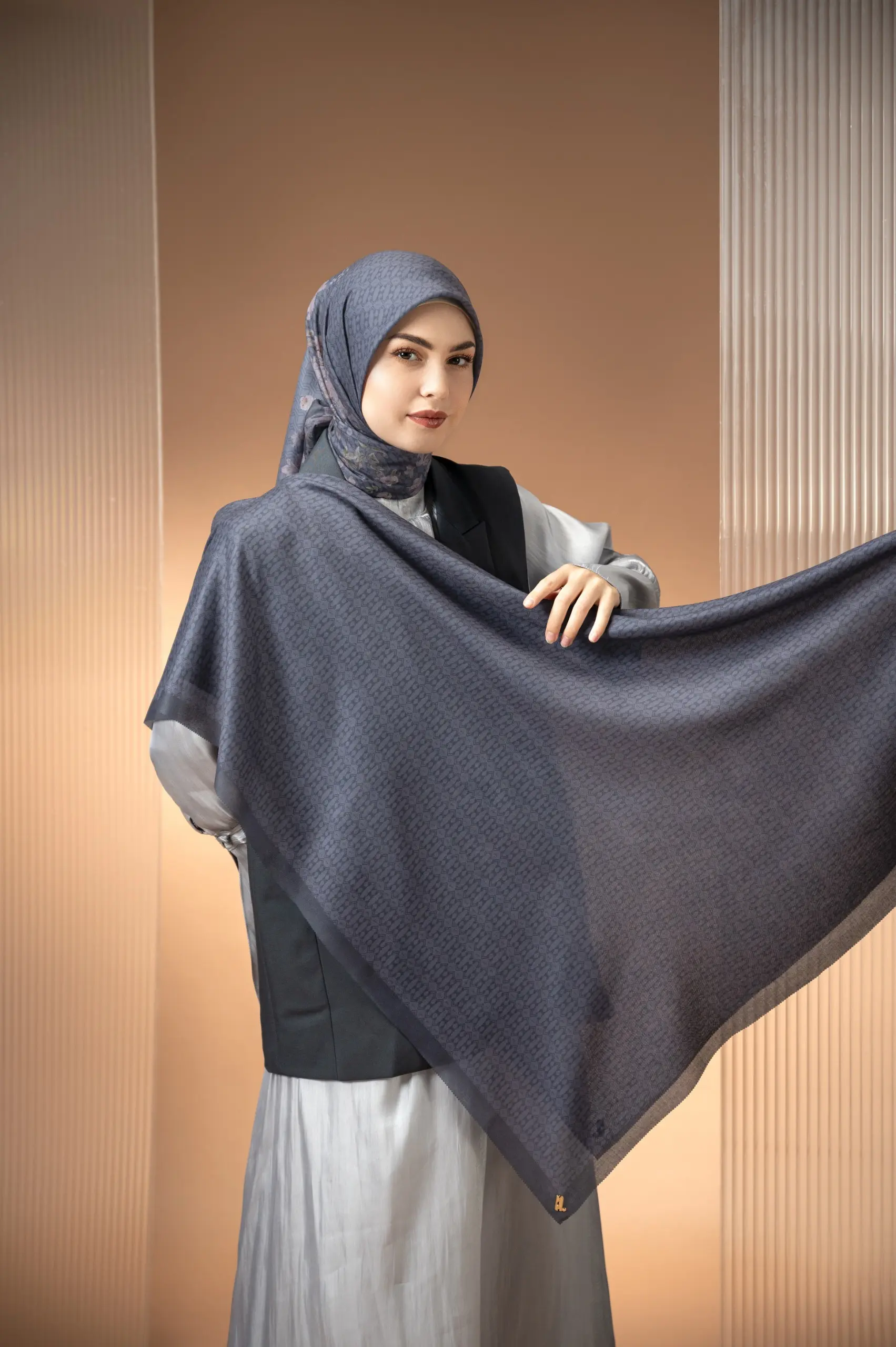 RIELLE SCARF LUPINE