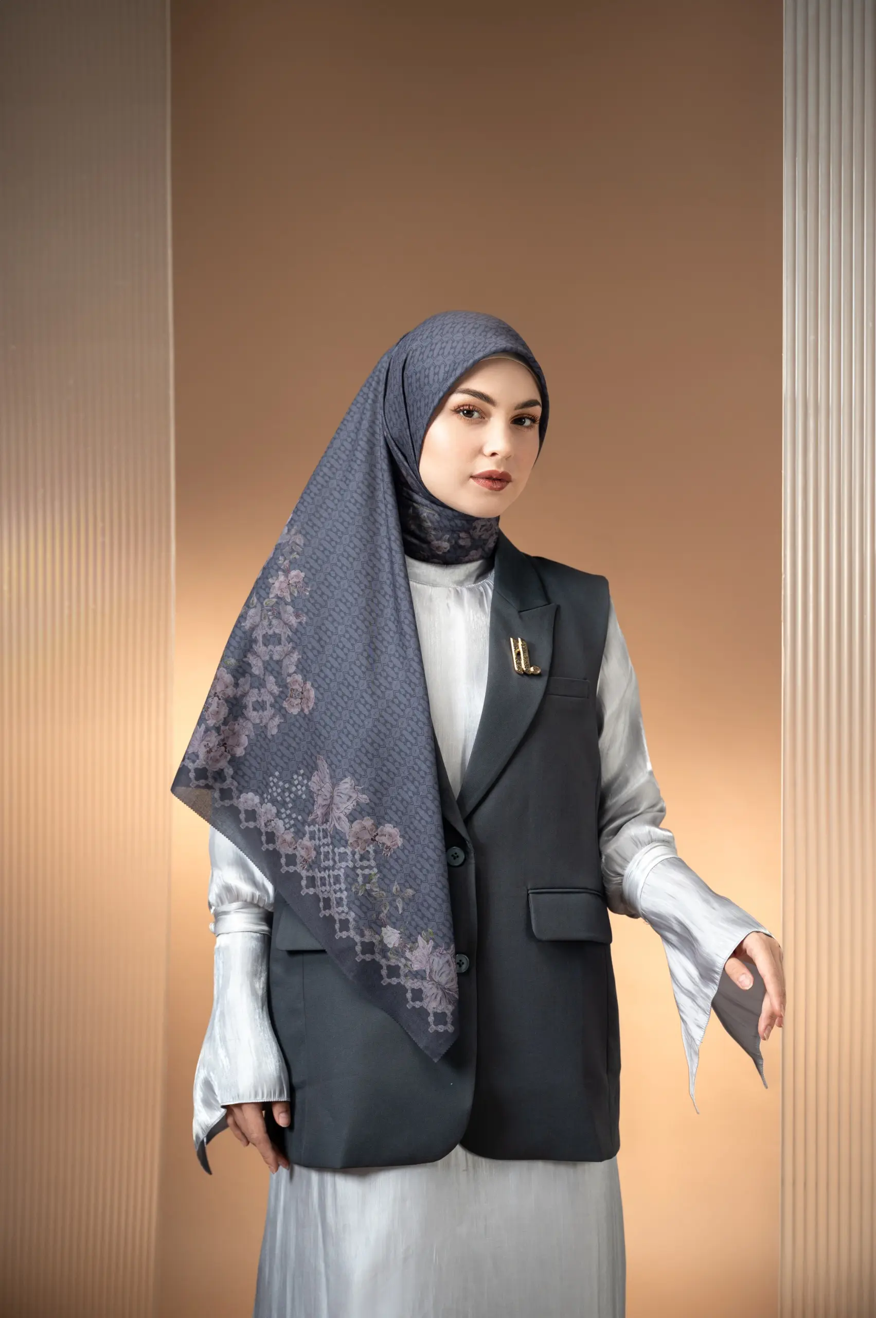 RIELLE SCARF LUPINE