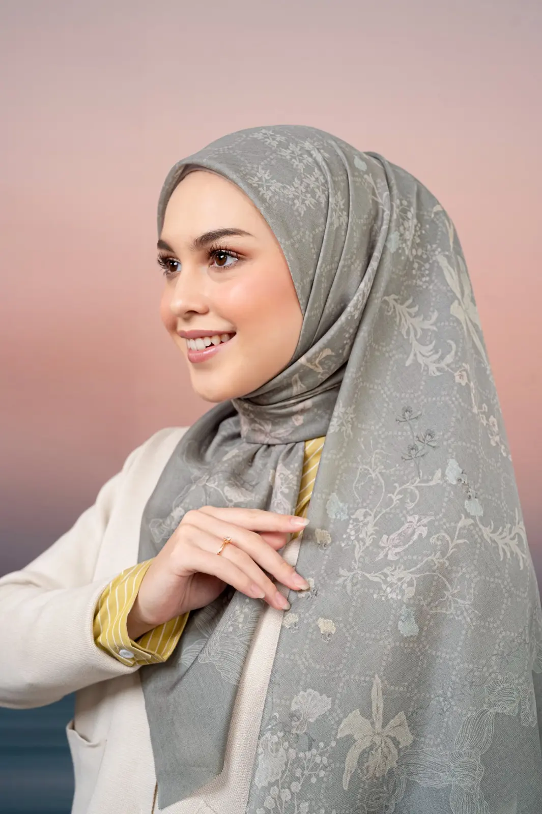 VALLEY SCARF DEVALIA