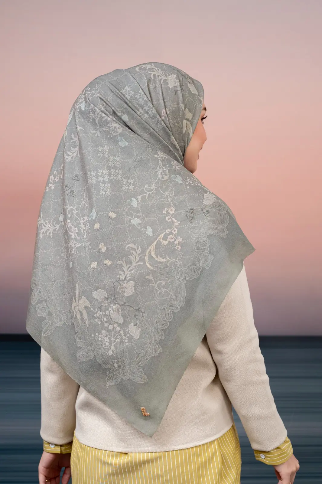 VALLEY SCARF DEVALIA