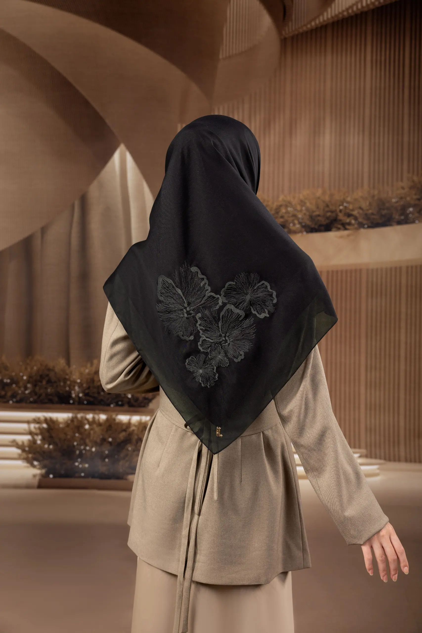 EMBRODIÈRE SCARF NIGHTFALL