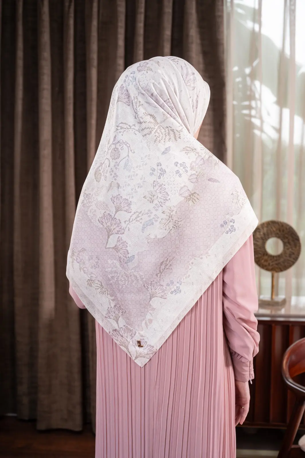 SAJNA SCARF PEARL