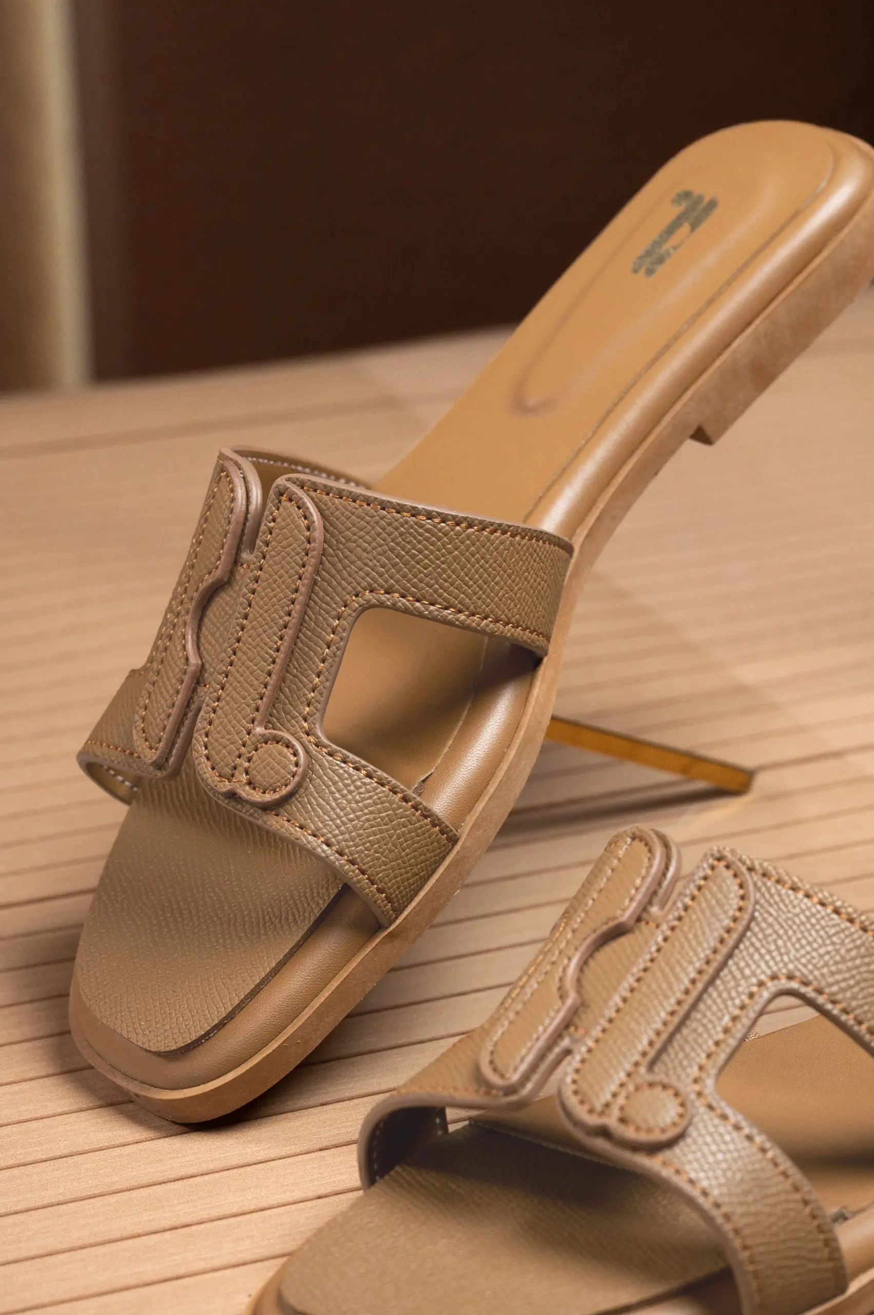 FERMO SANDAL CAMEL