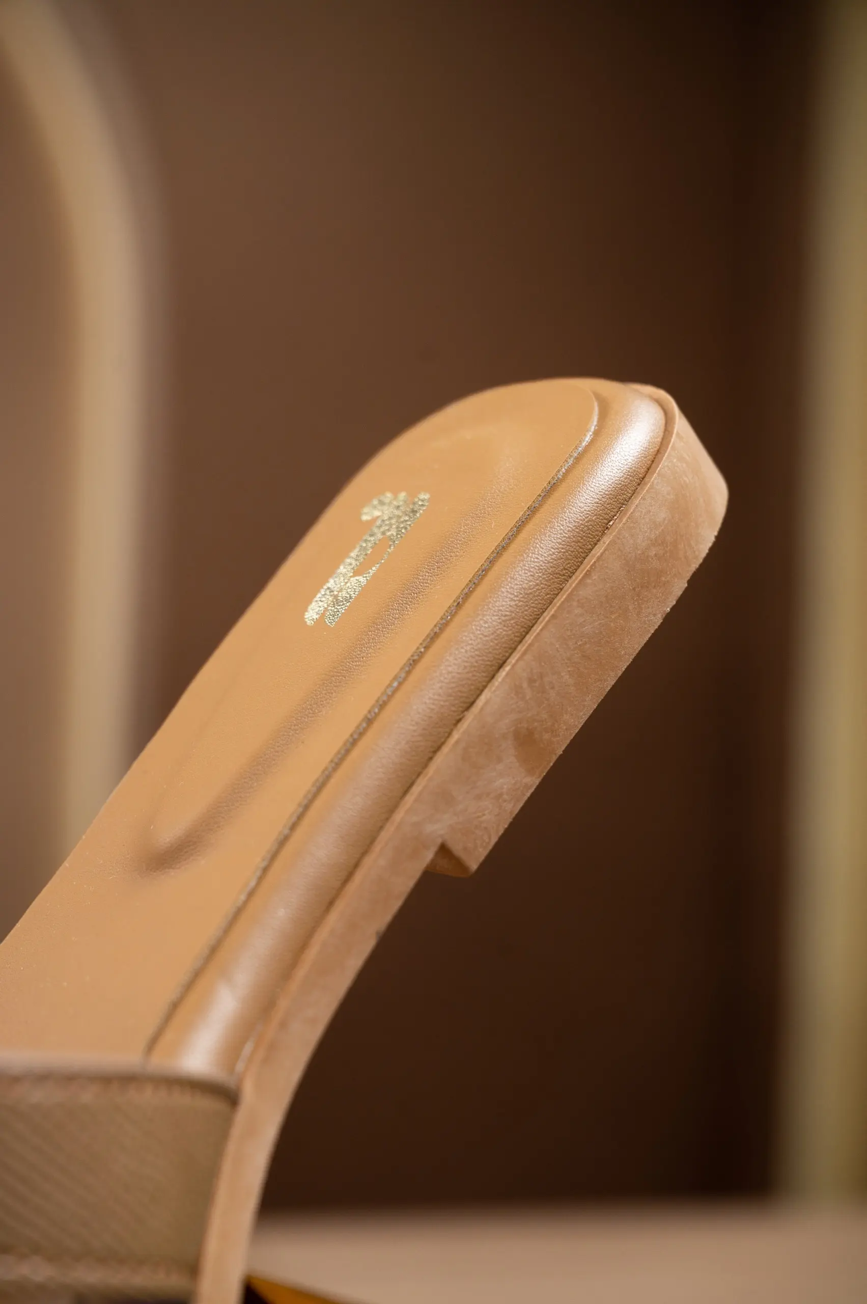 FERMO SANDAL CAMEL