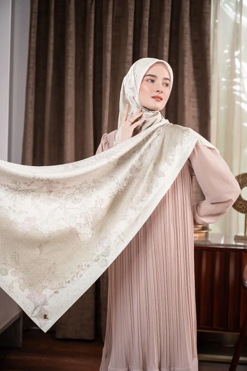 SAJNA SCARF MACADAMIA