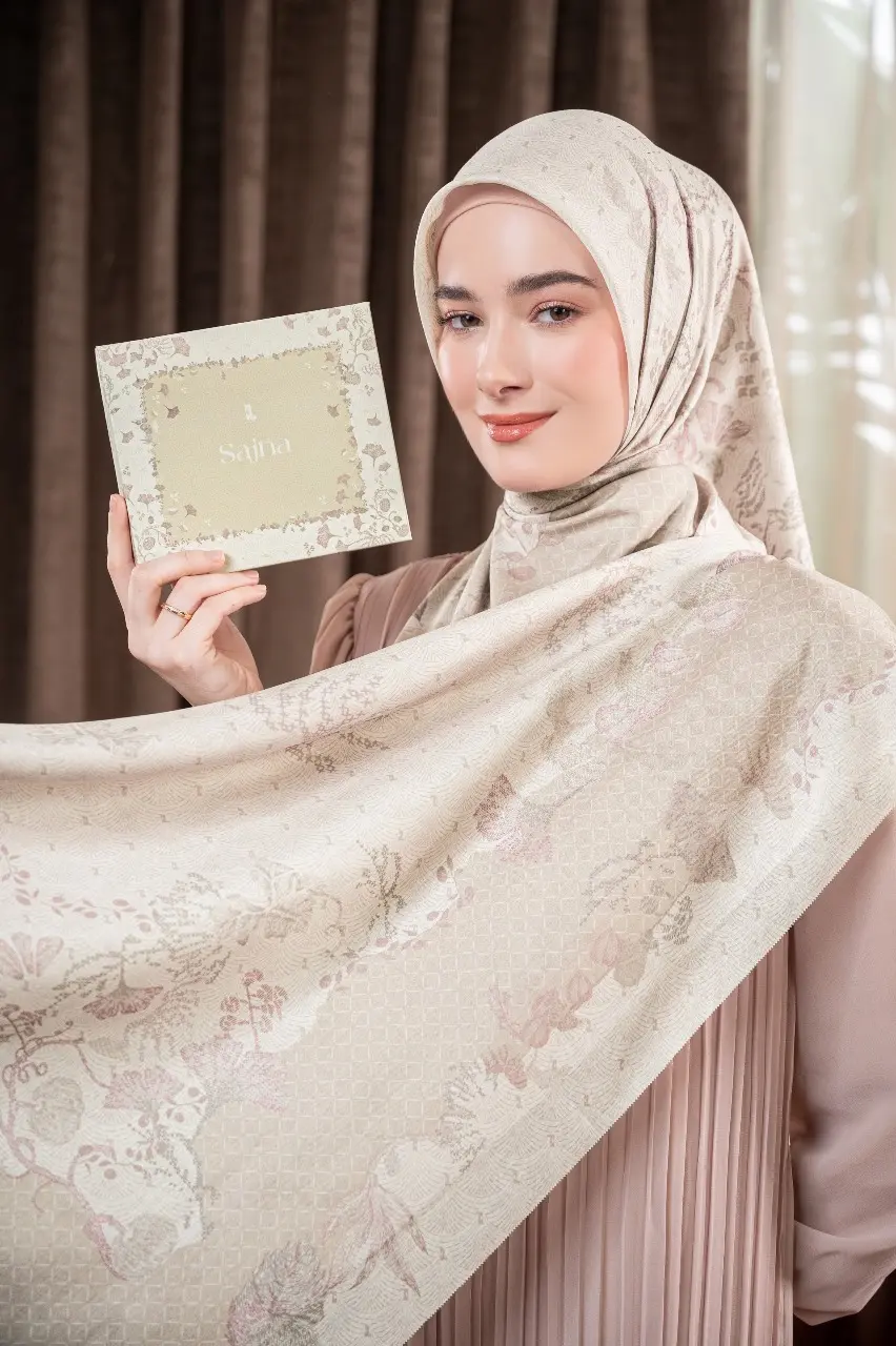 SAJNA SCARF MACADAMIA