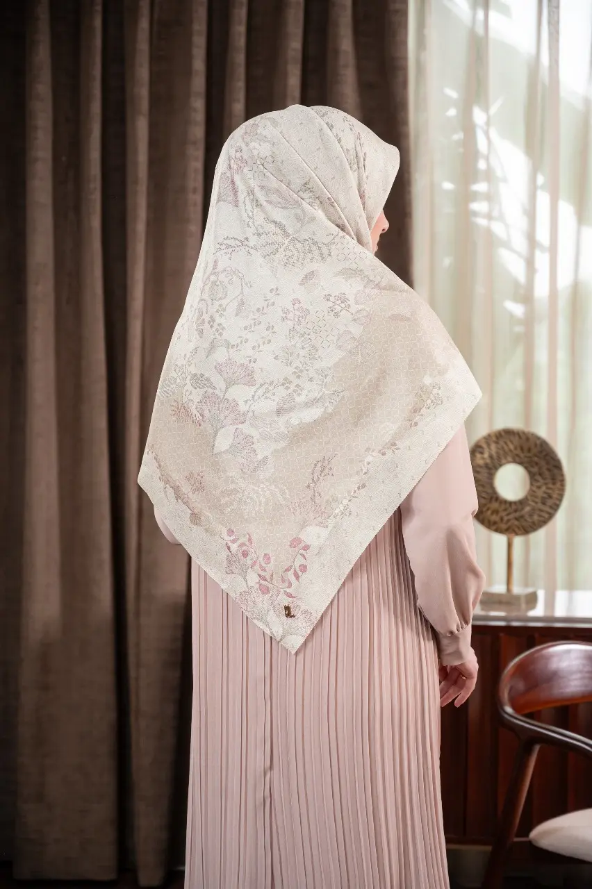 SAJNA SCARF MACADAMIA