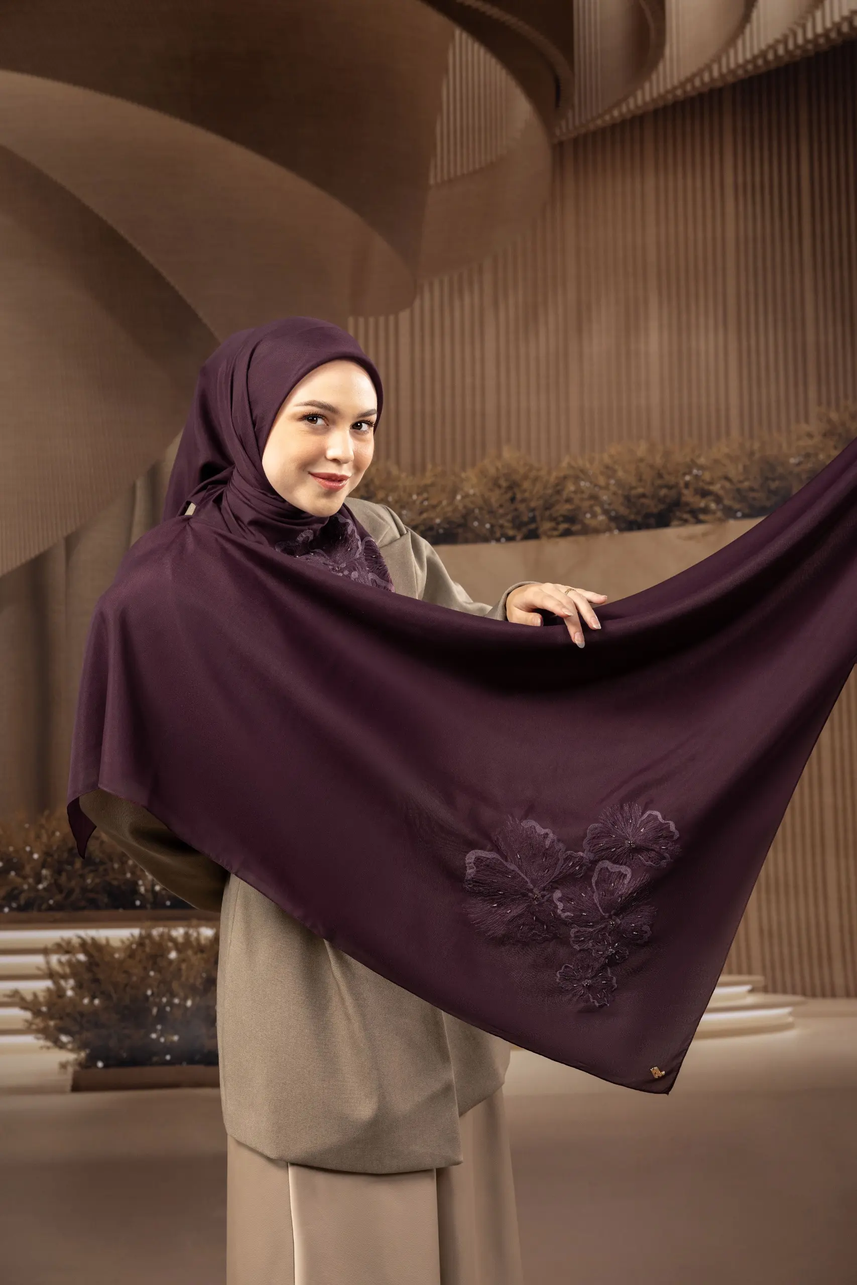EMBRODIÈRE BEADS SCARF MAHOGANY