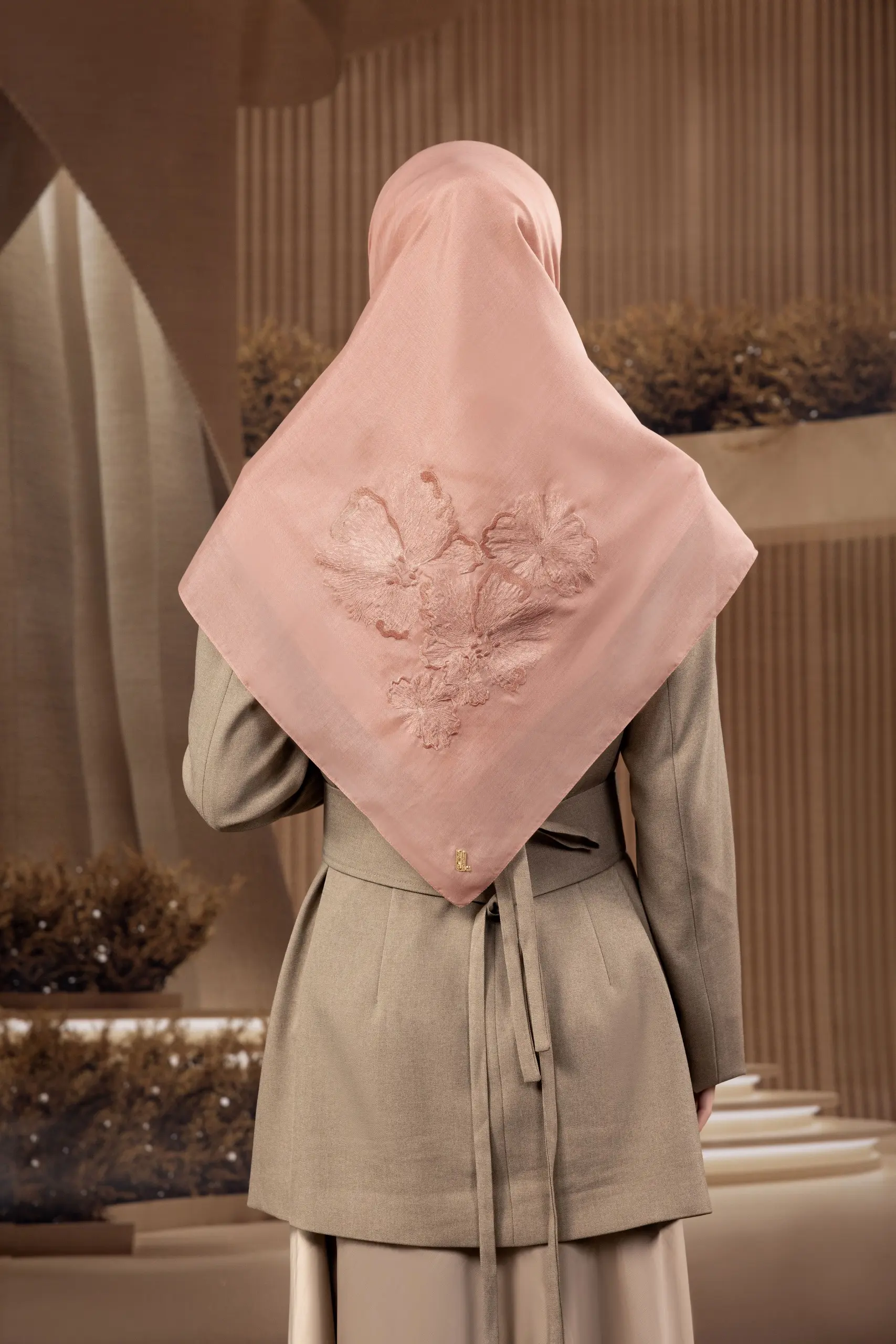 EMBRODIÈRE SCARF DESSERT