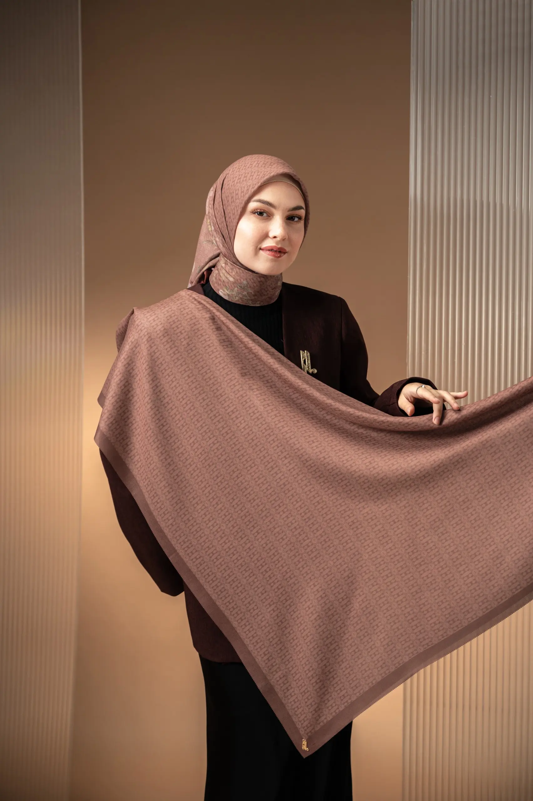 RIELLE SCARF AUBURN