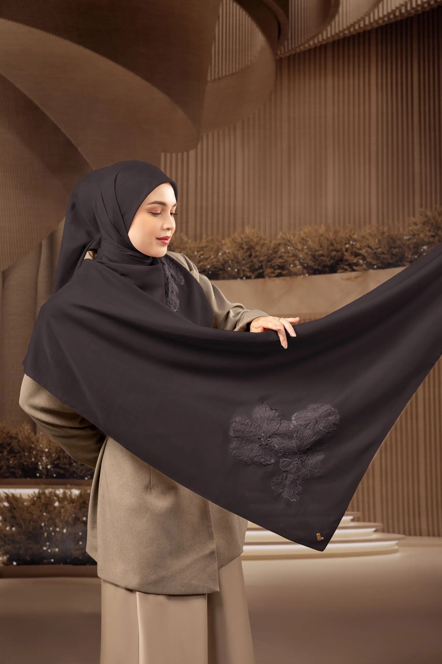 EMBRODIÈRE SCARF ESPRESSO