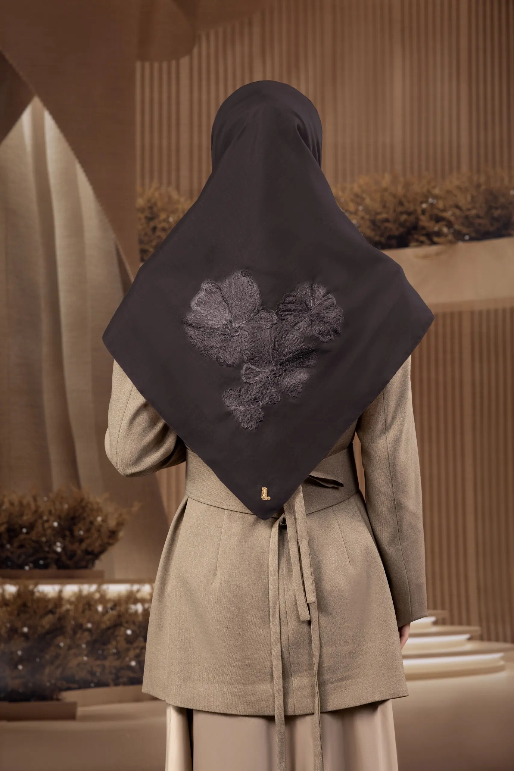 EMBRODIÈRE SCARF ESPRESSO