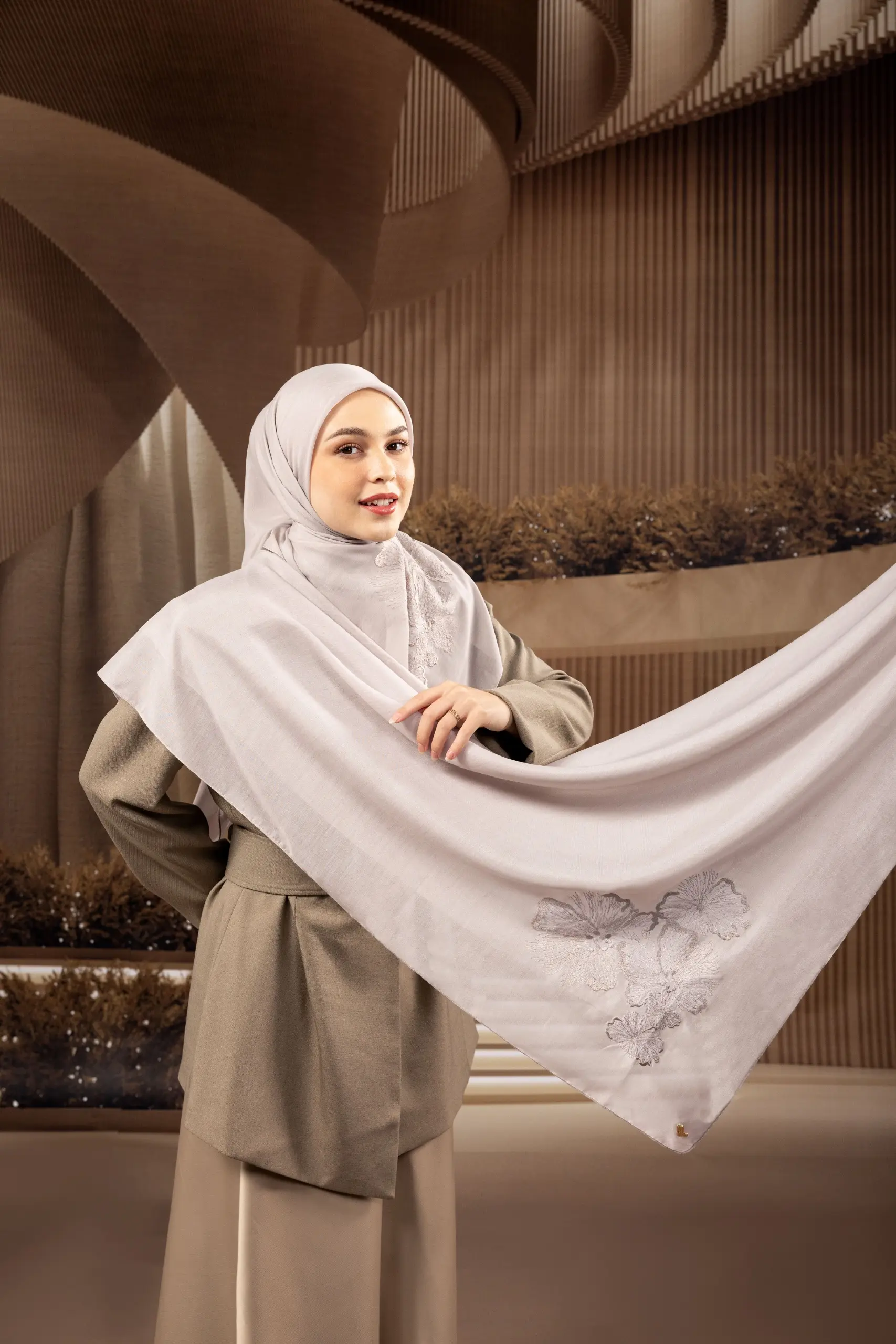 EMBRODIÈRE SCARF CREAM