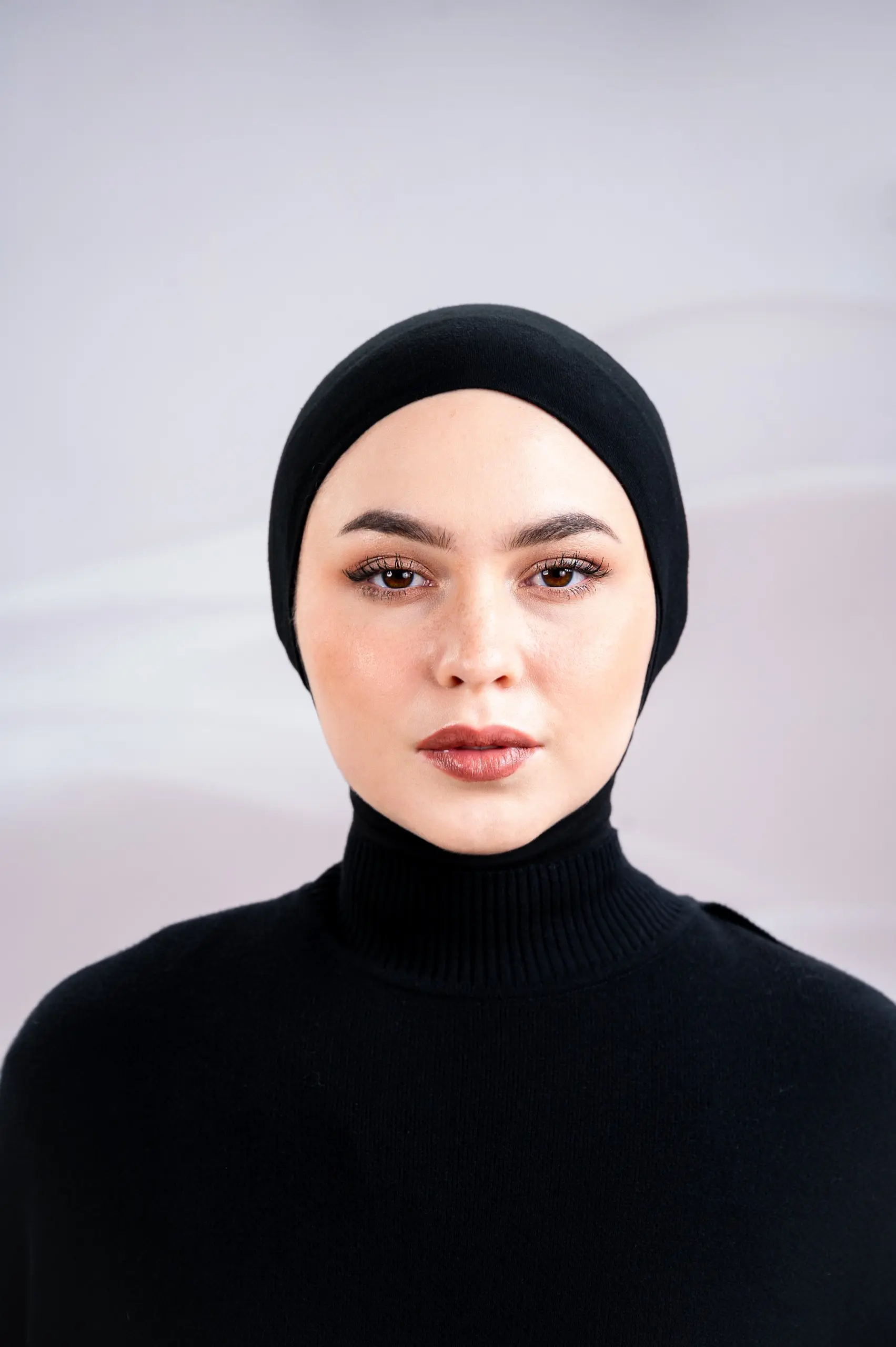 LYN UNDERSCARF BLACK