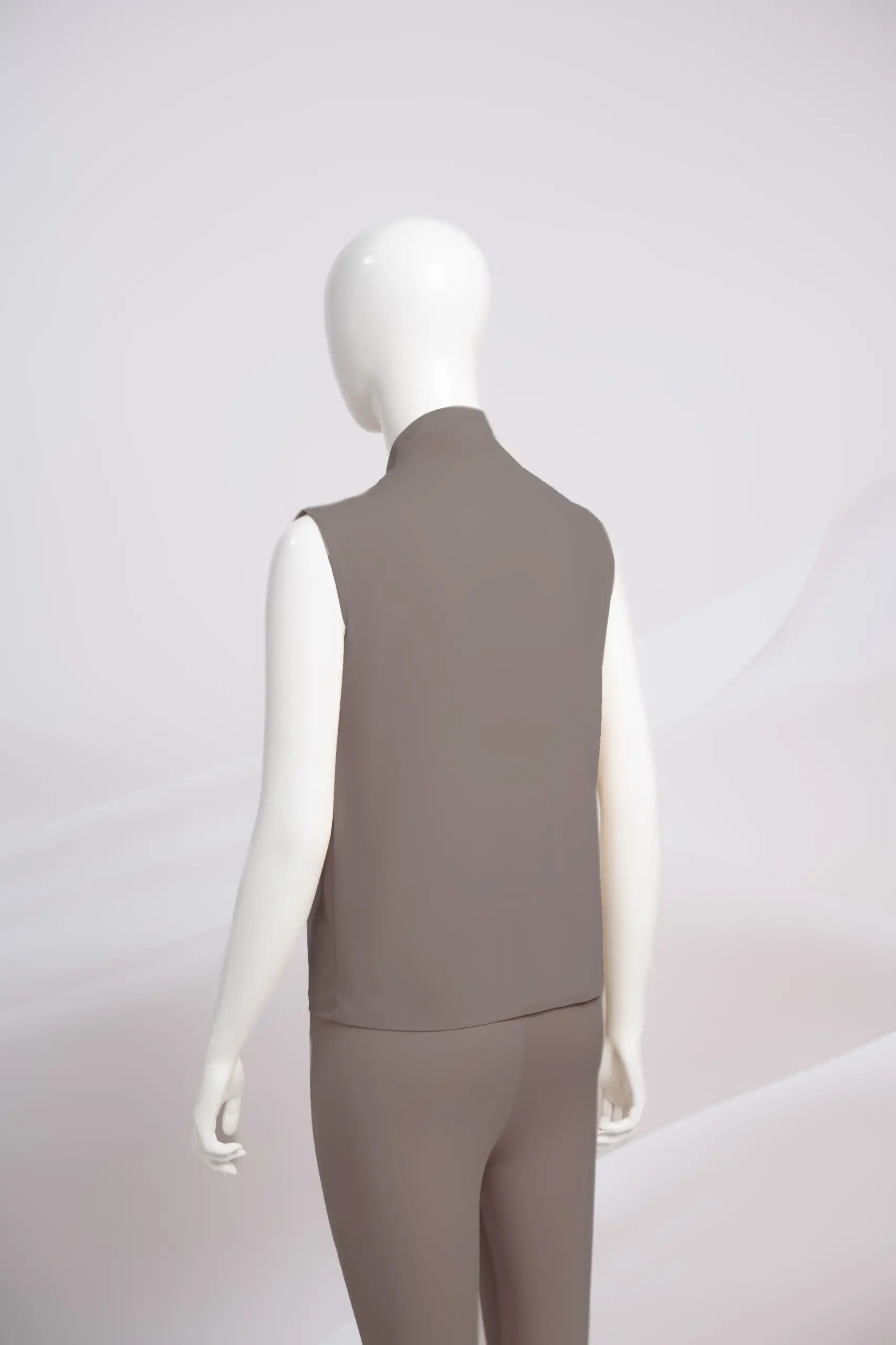 LYN HIGHNECK SLEEVELESS INNER T
