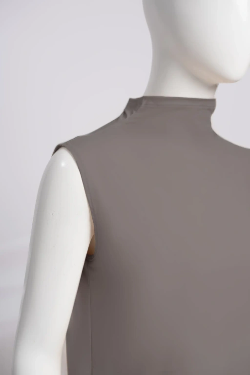 LYN HIGHNECK SLEEVELESS INNER T