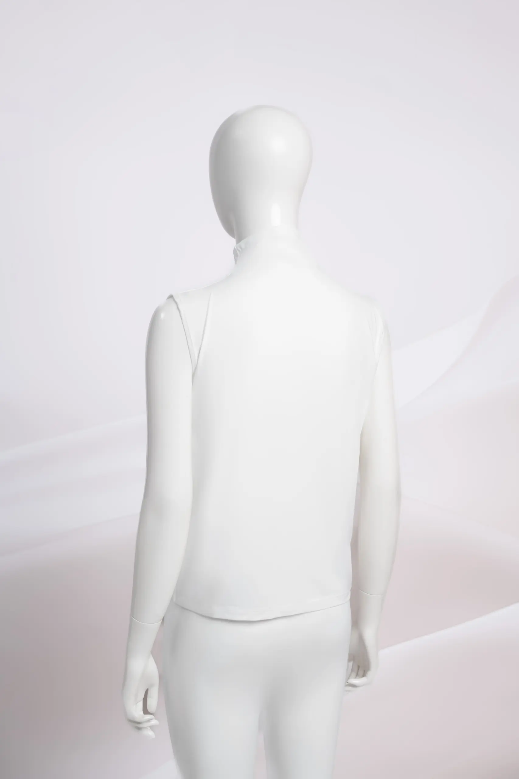 LYN HIGHNECK SLEEVELESS INNER T