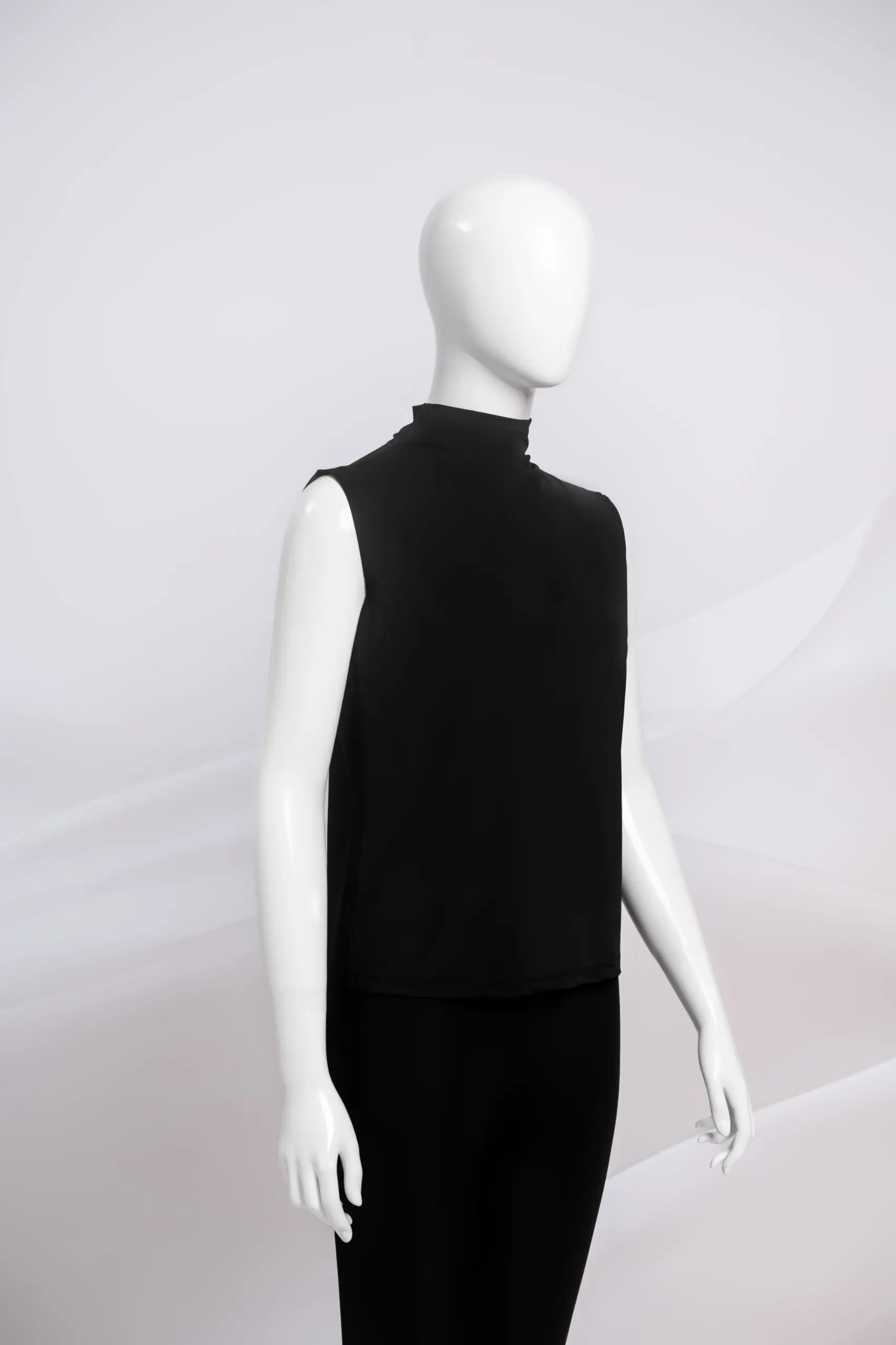 LYN HIGHNECK SLEEVELESS INNER T