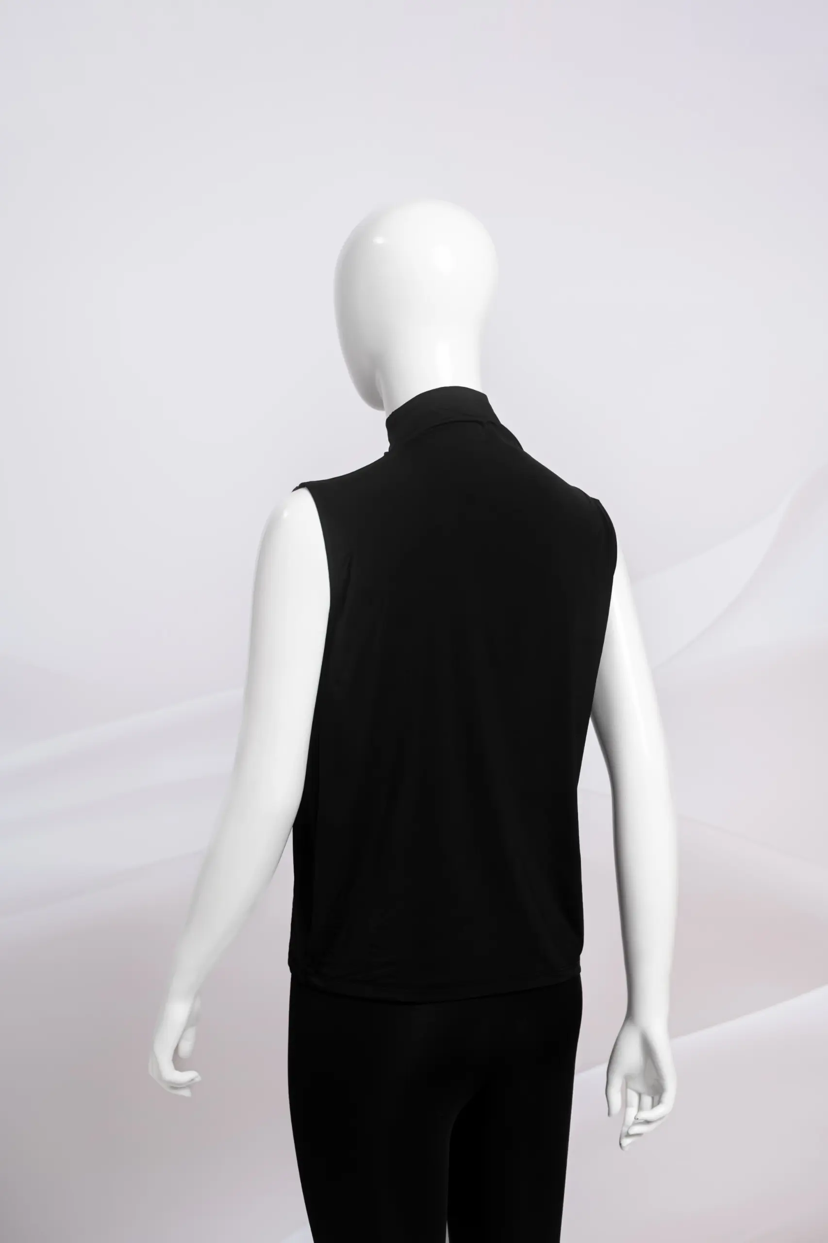 LYN HIGHNECK SLEEVELESS INNER T