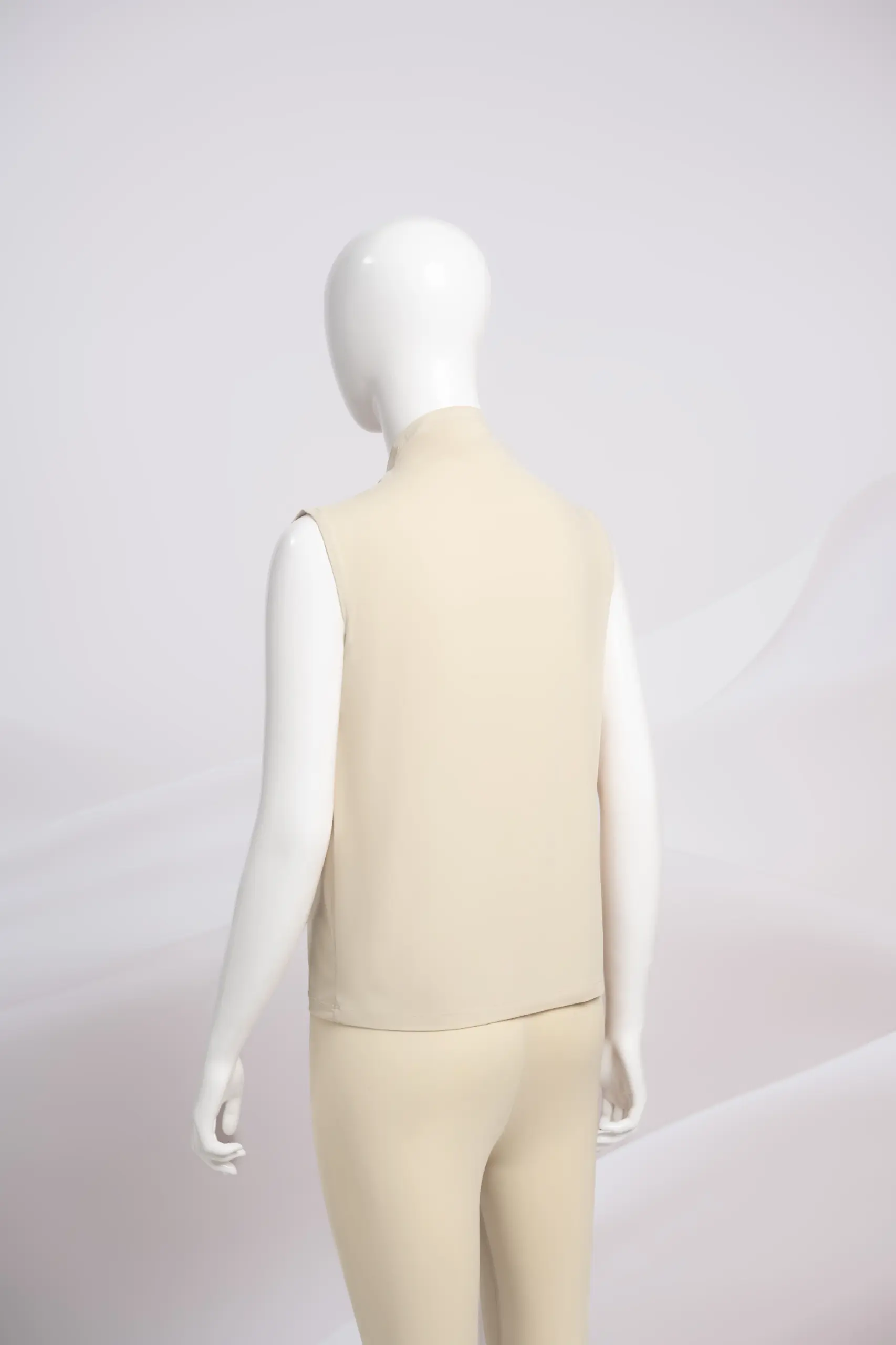 LYN HIGHNECK SLEEVELESS INNER T