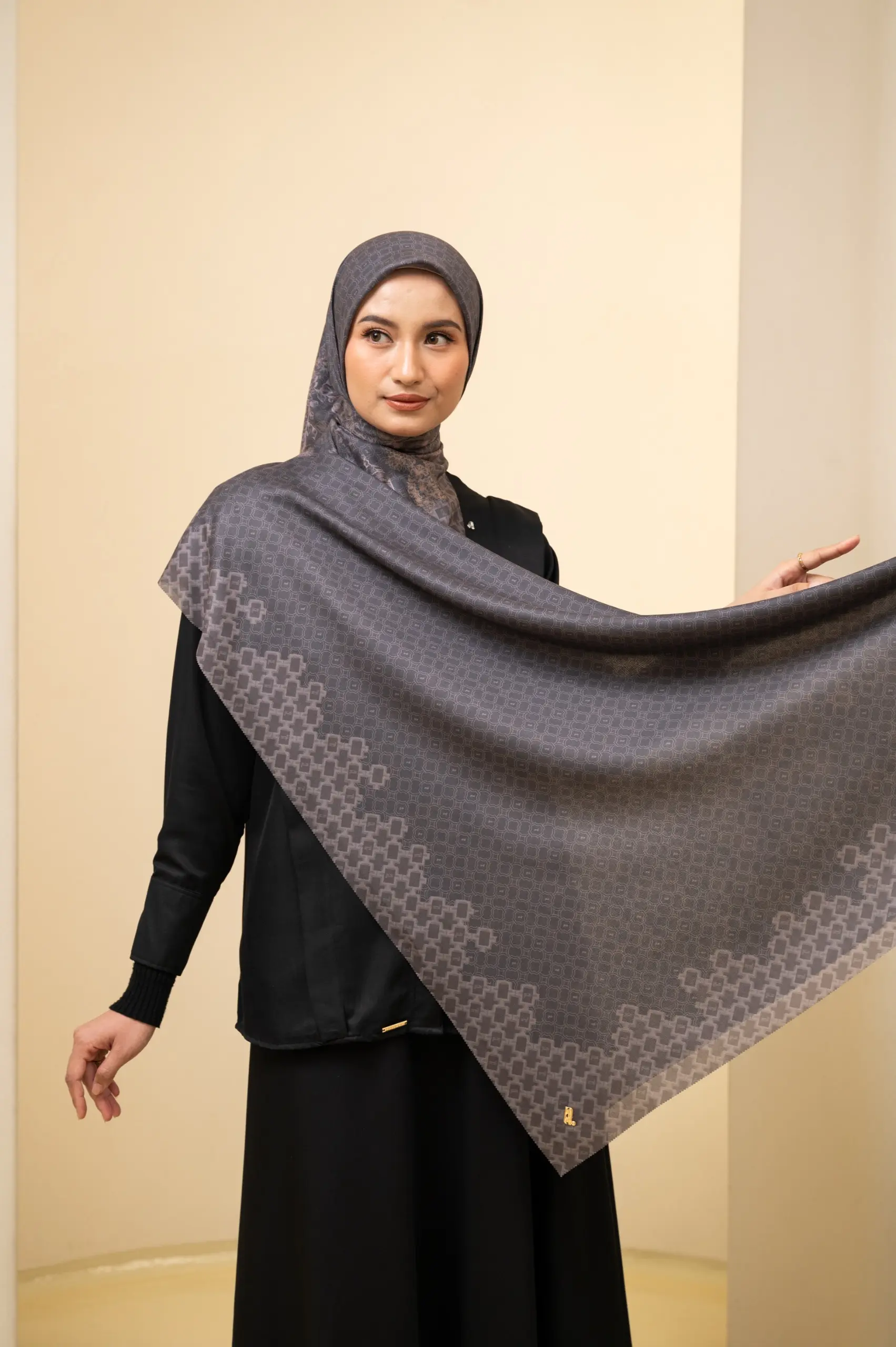 SERA SCARF GRAPHITE