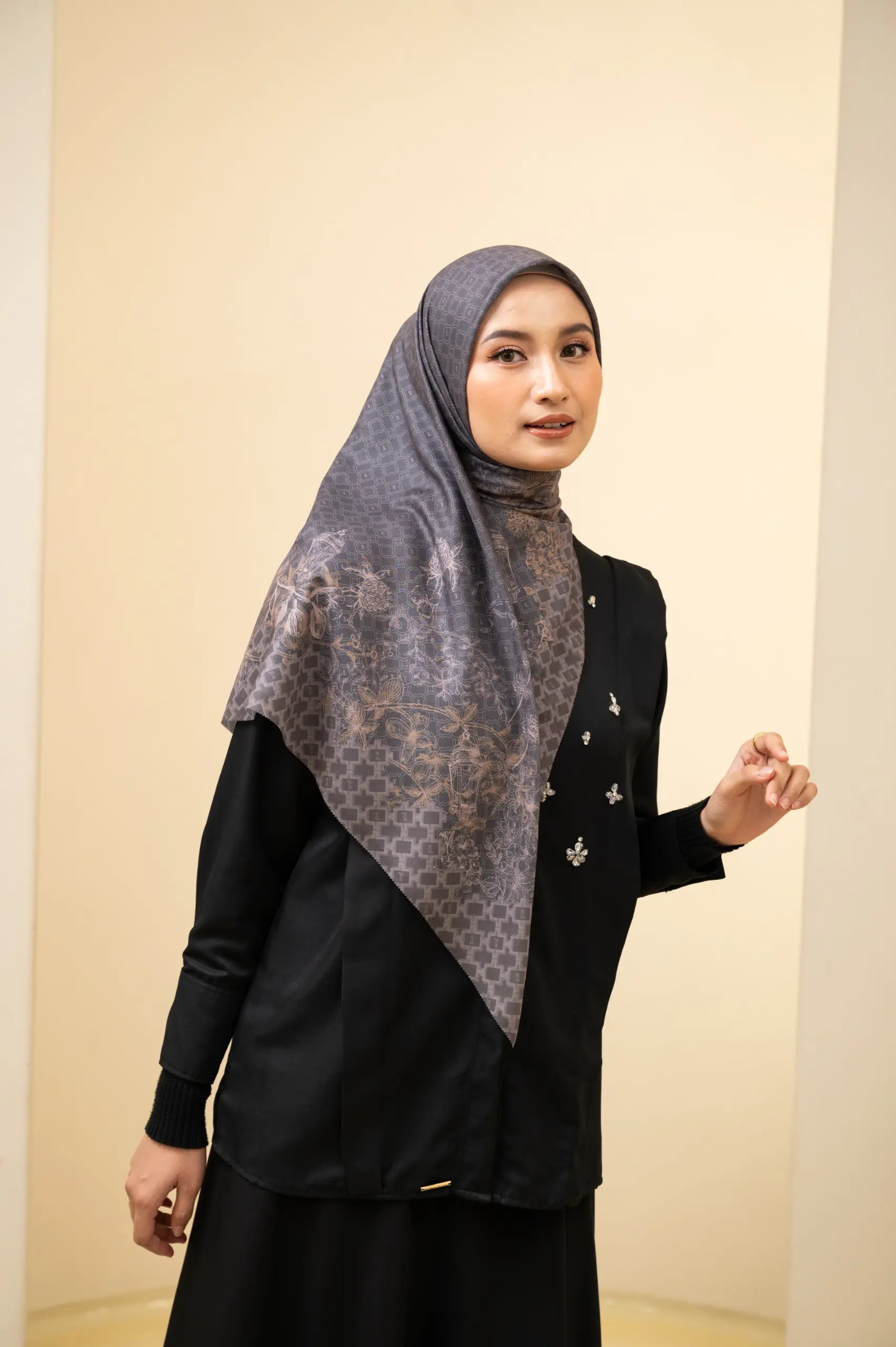 SERA SCARF GRAPHITE