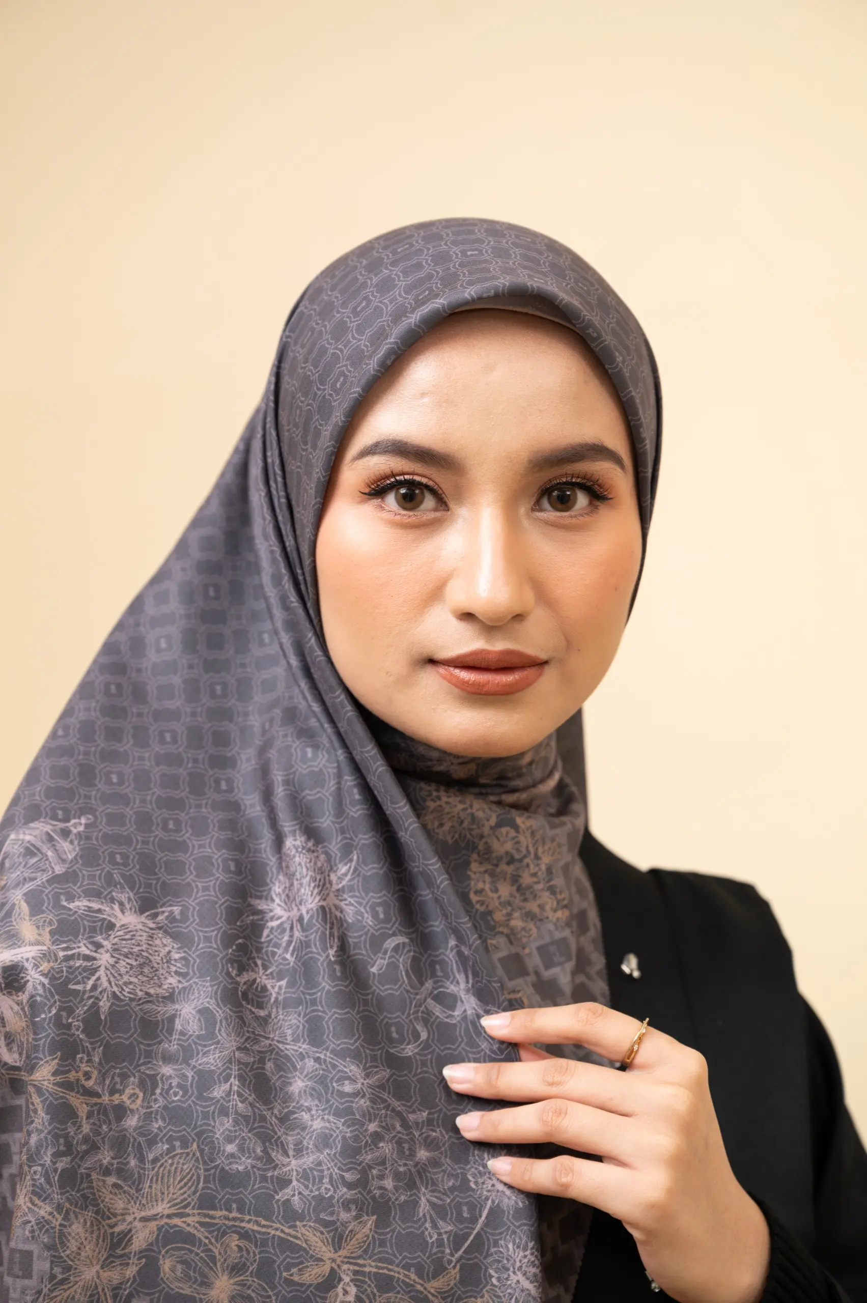 SERA SCARF GRAPHITE