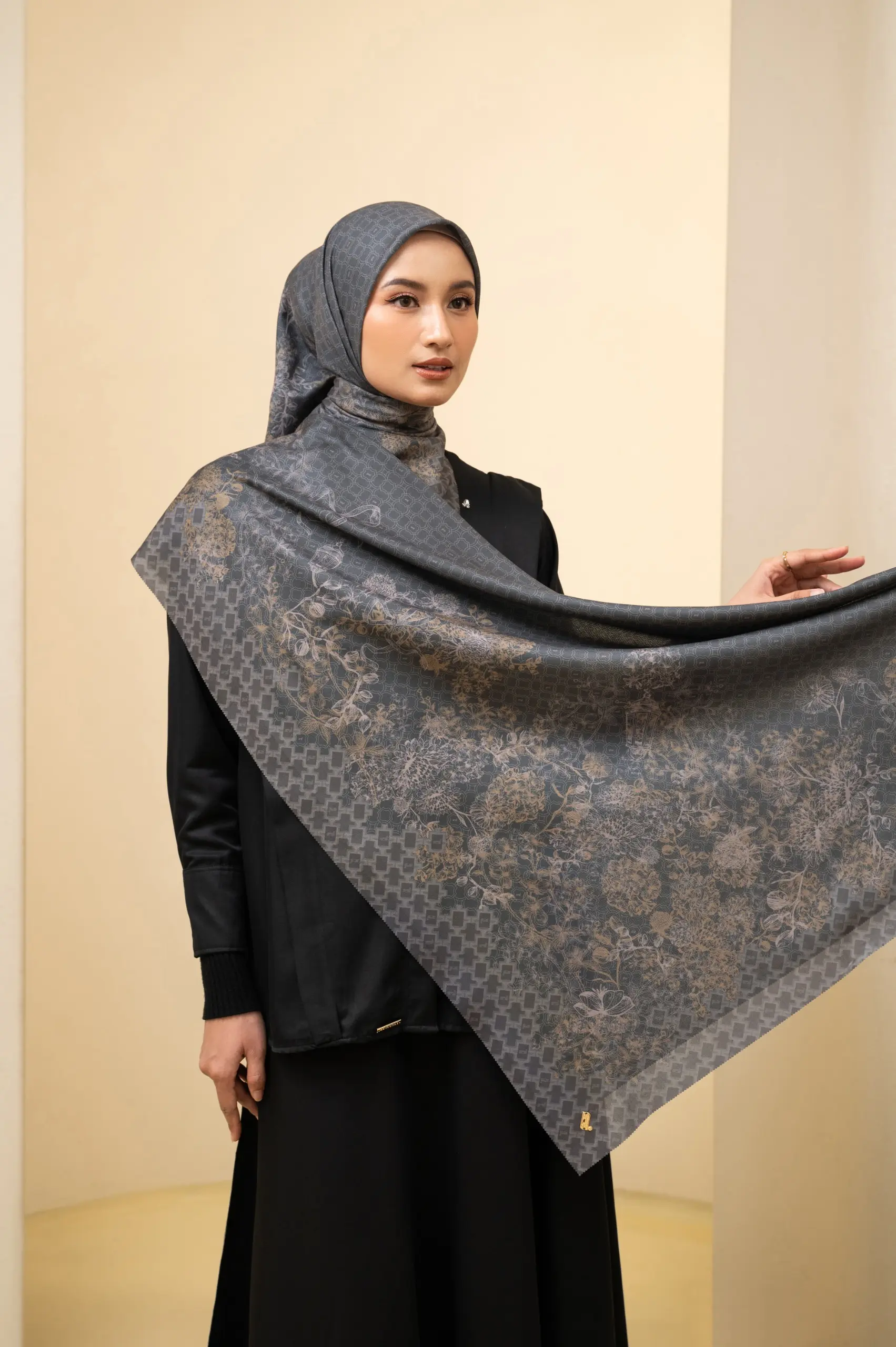 SERA SCARF GRAPHITE