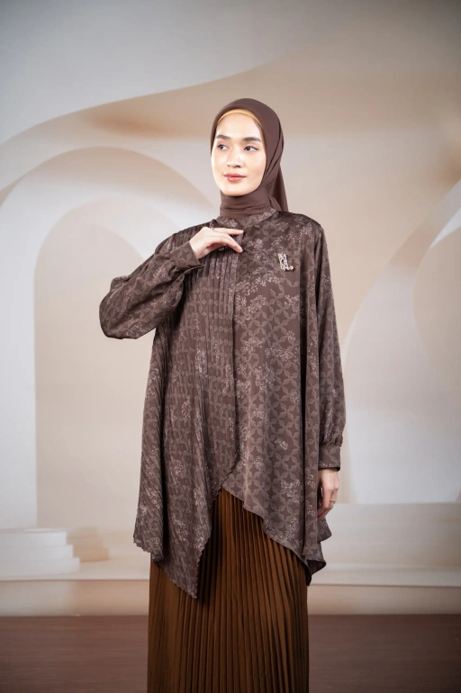 Image of SANGGA PLEATED TUNIC TOFFEE