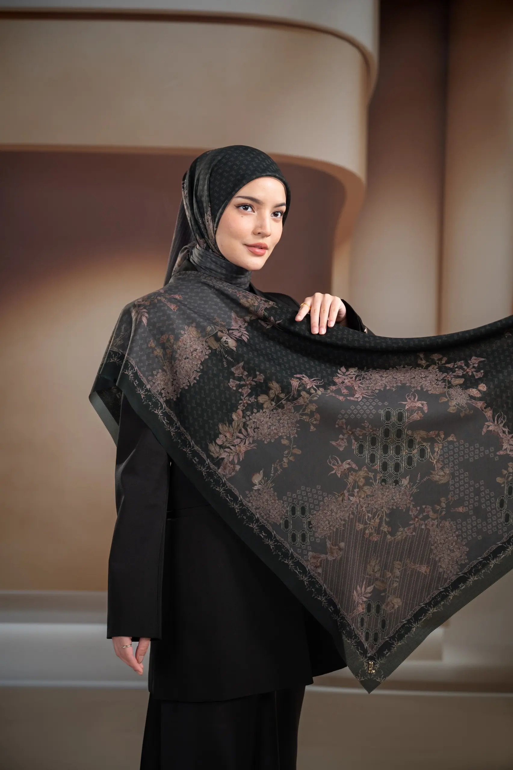 SERASI SCARF BLACK