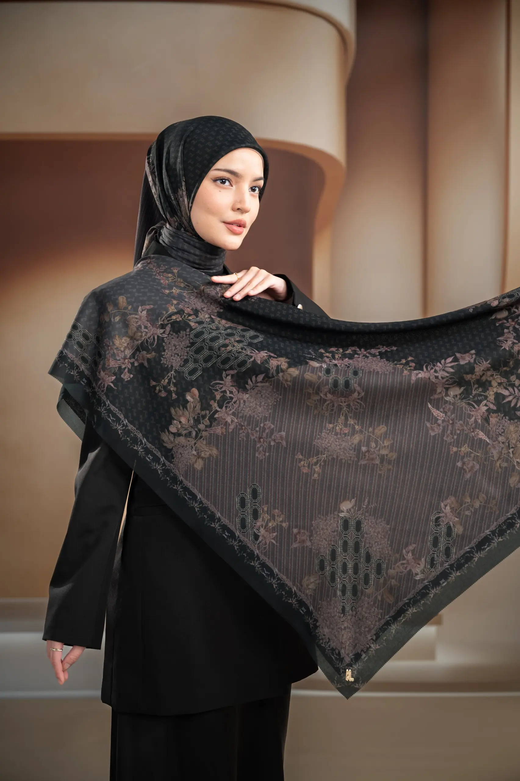 SERASI SCARF BLACK