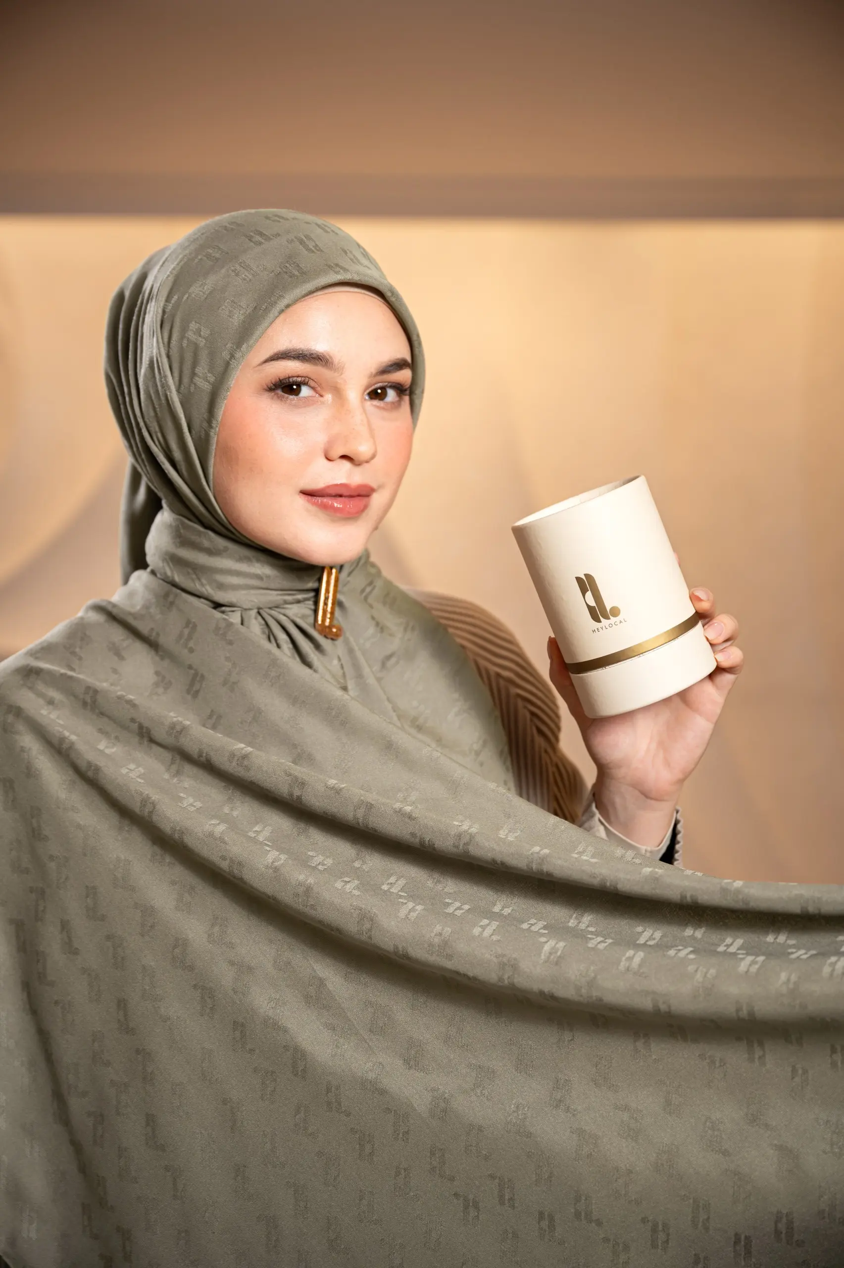 JACQUELLE SCARF TAUPE