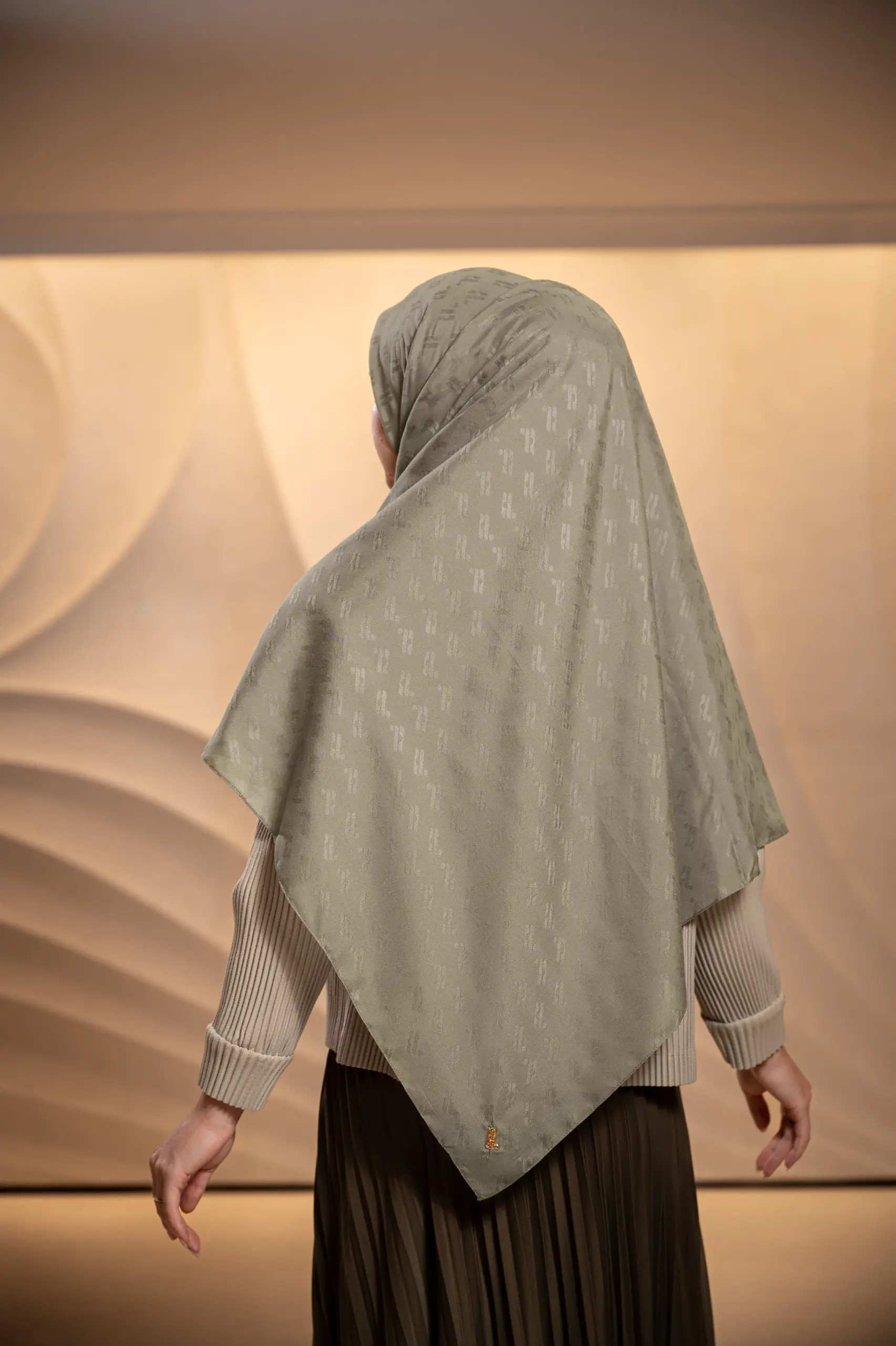 JACQUELLE SCARF TAUPE