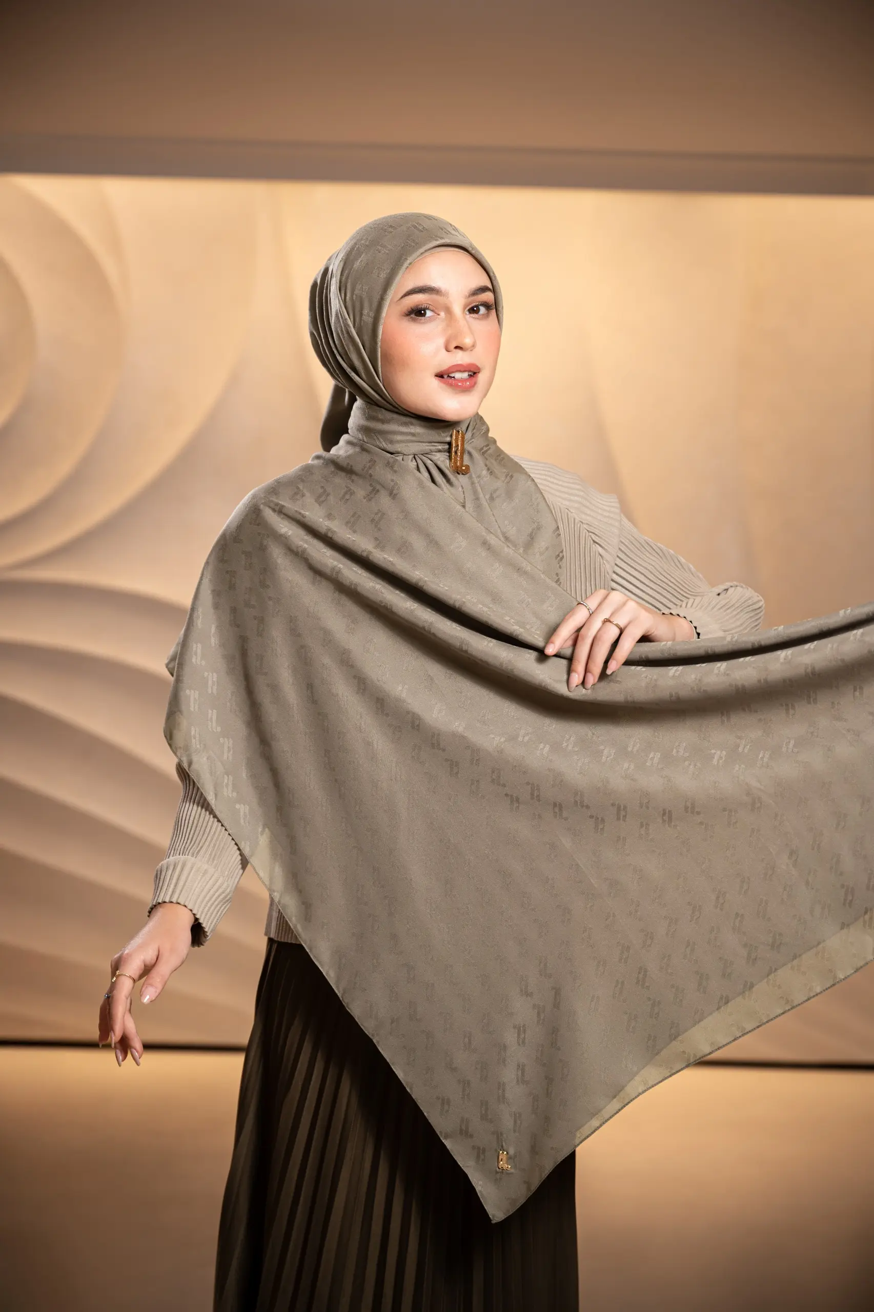 JACQUELLE SCARF WOOD