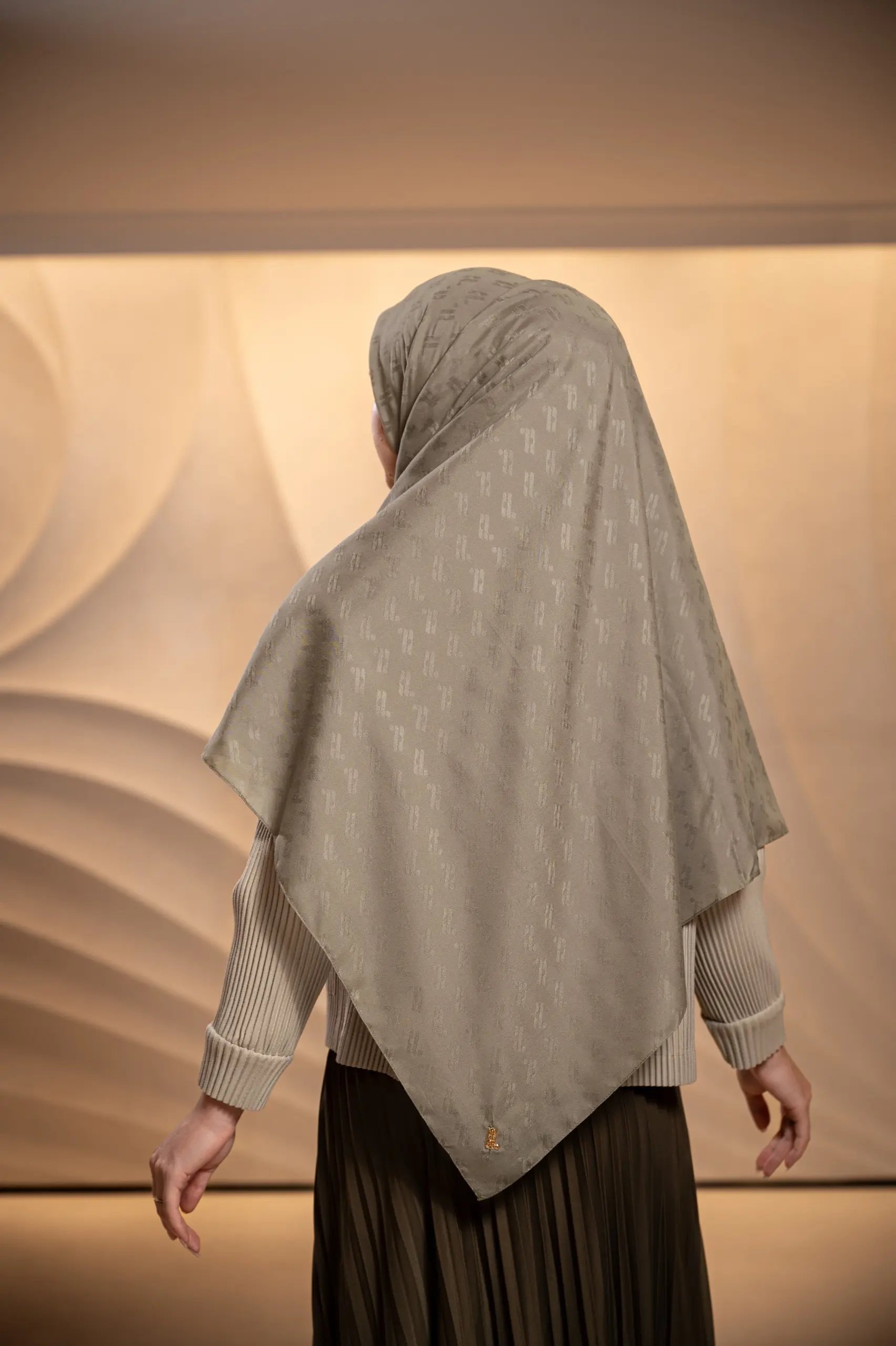 JACQUELLE SCARF WOOD