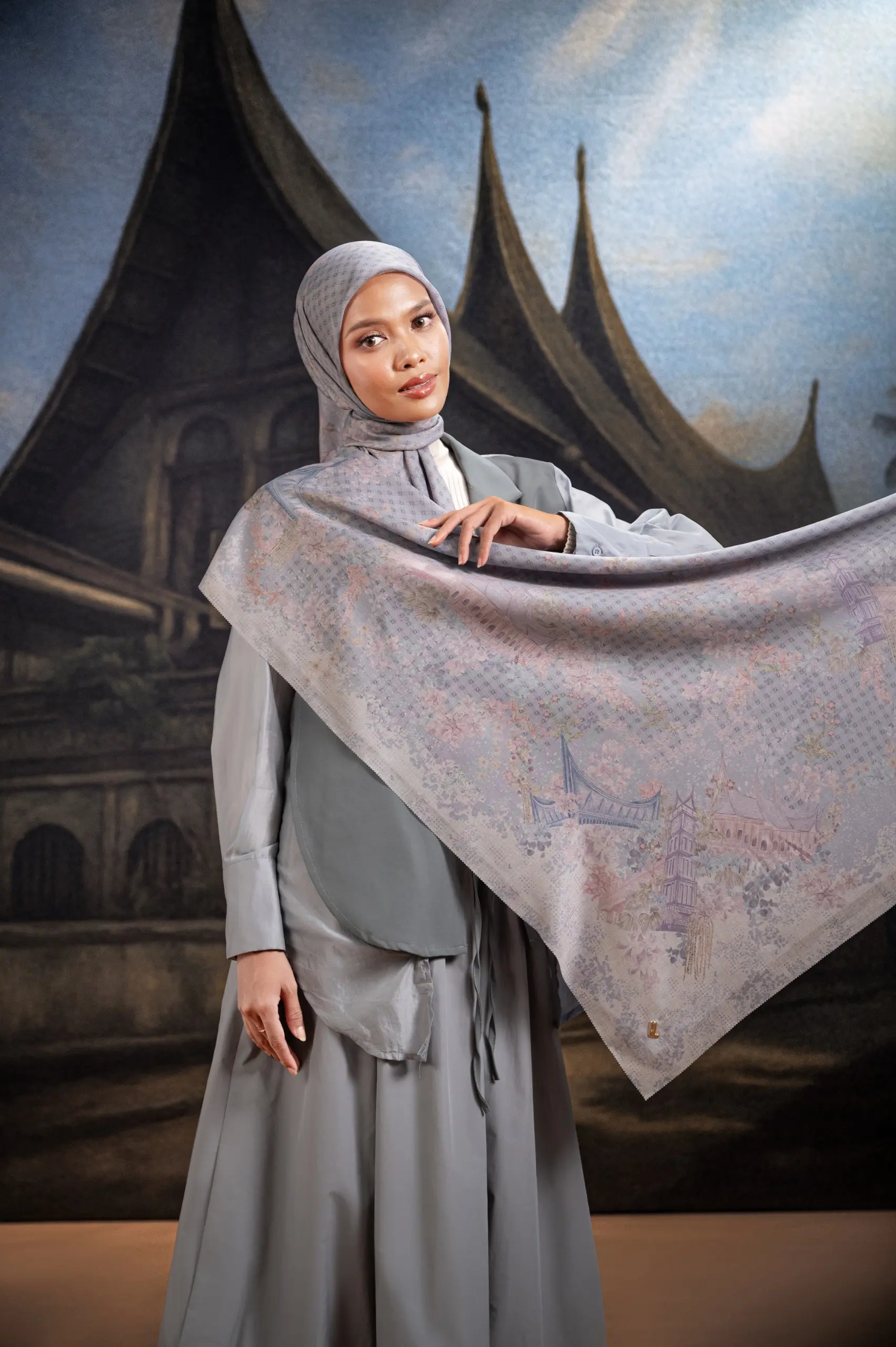THE BEAUTY OF PADANG SCARF MOONSTONE