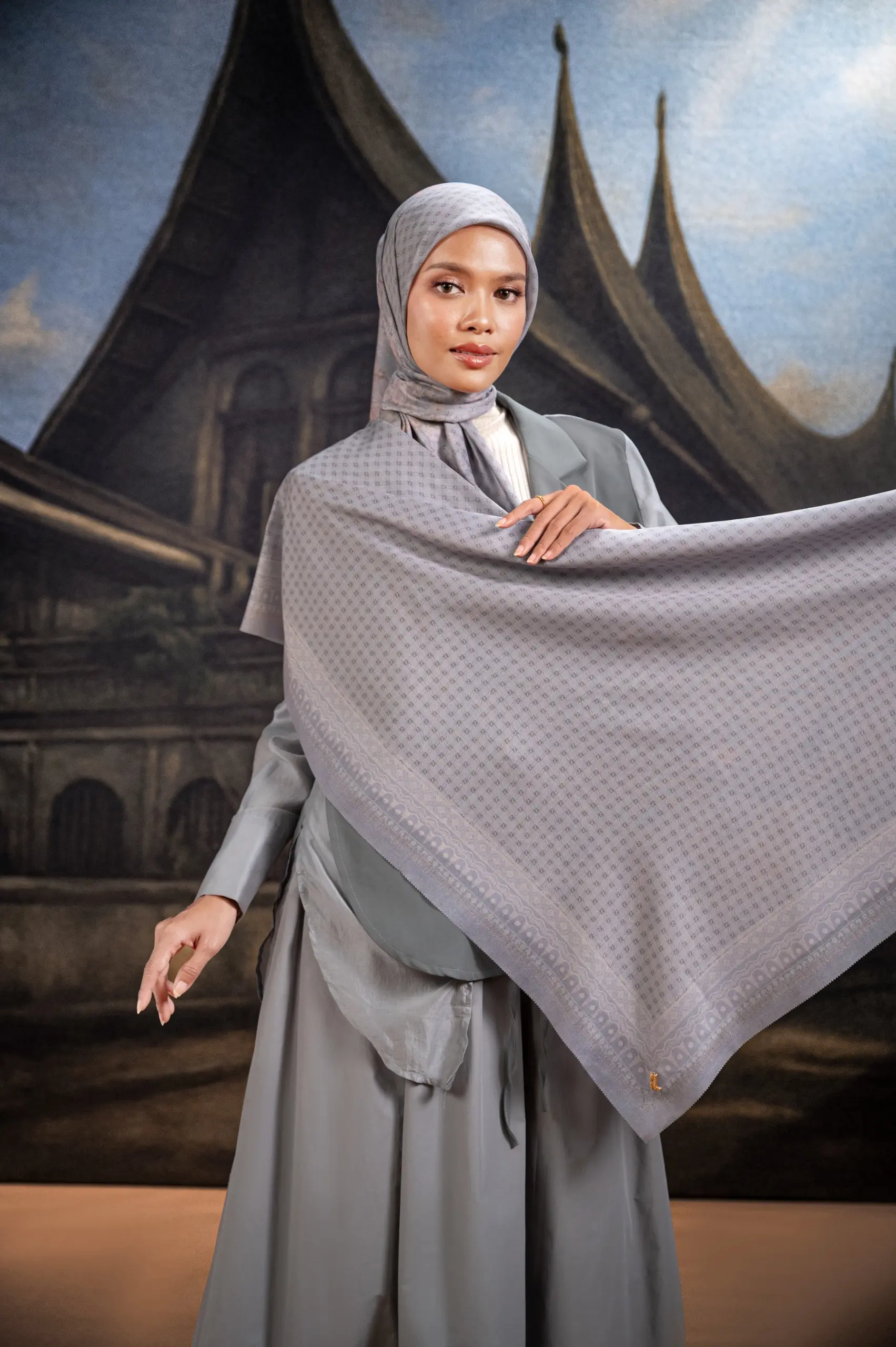 THE BEAUTY OF PADANG SCARF MOONSTONE