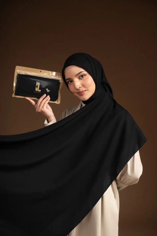 Image of COZY SCARF BLACK