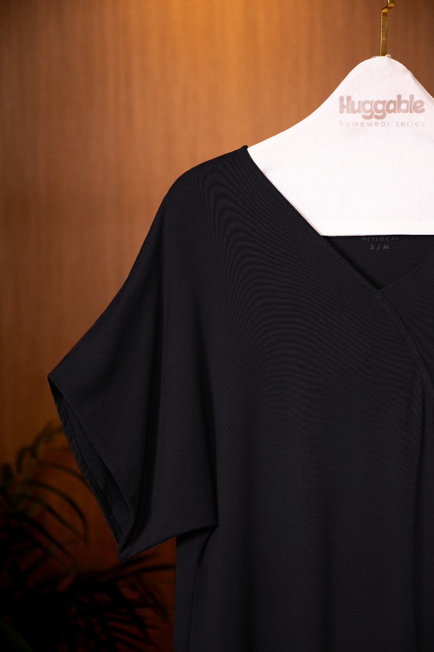 HUGGABLE ASYMMETRIC TOP BLACK BEAUTY
