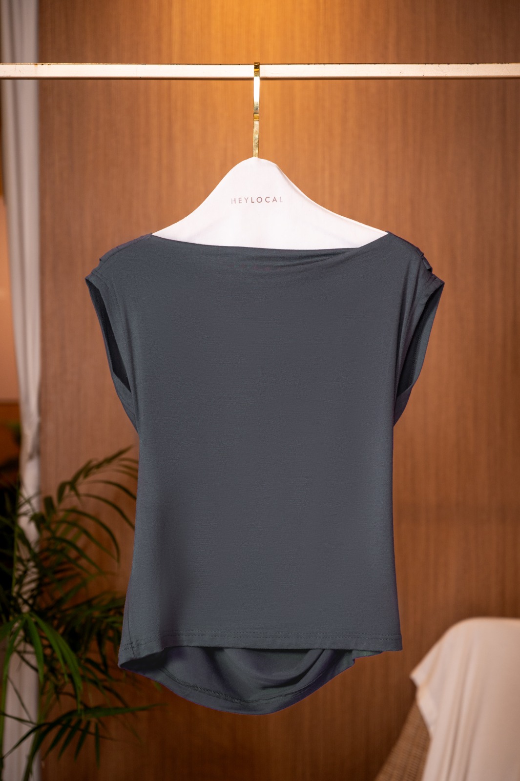 HUGGABLE DRAPERY TOP STONE