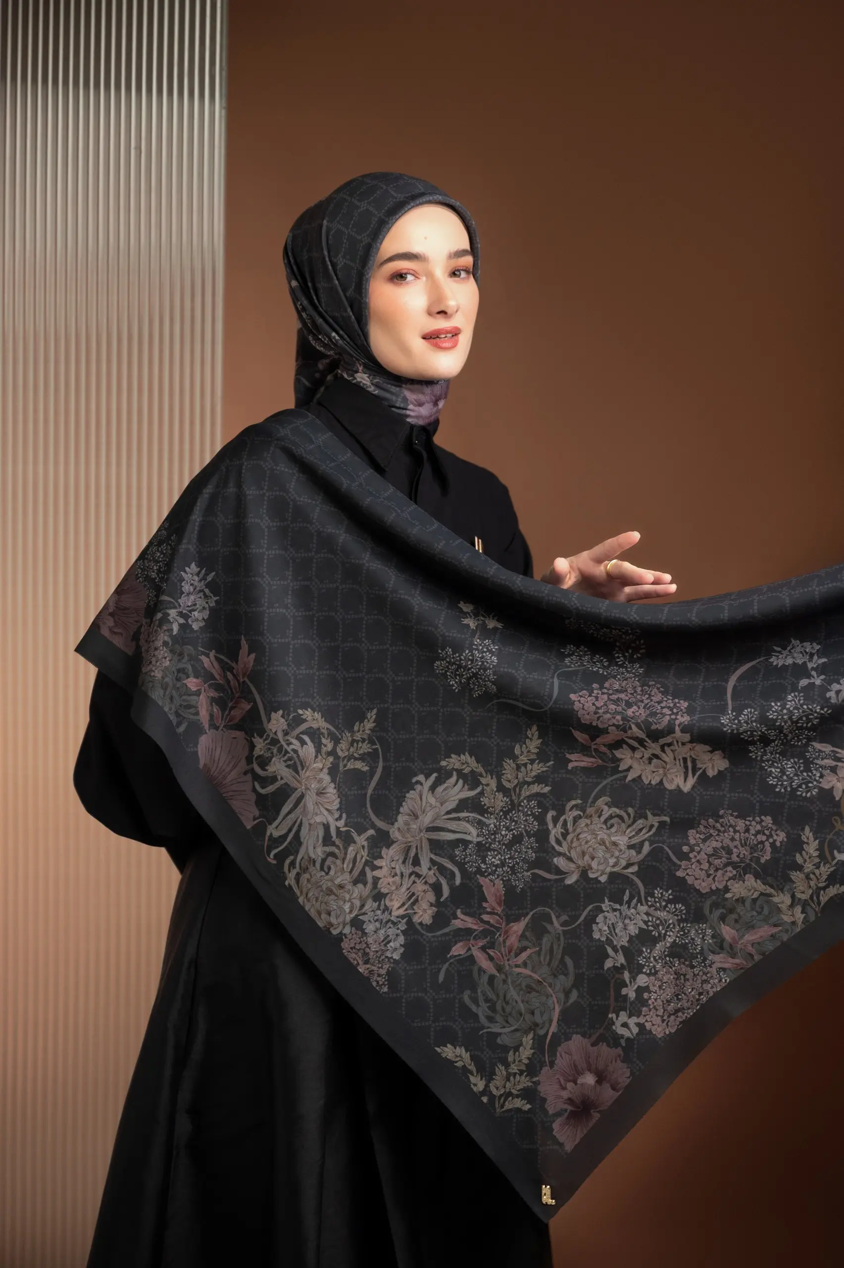 AMOUR SCARF CHARCOAL