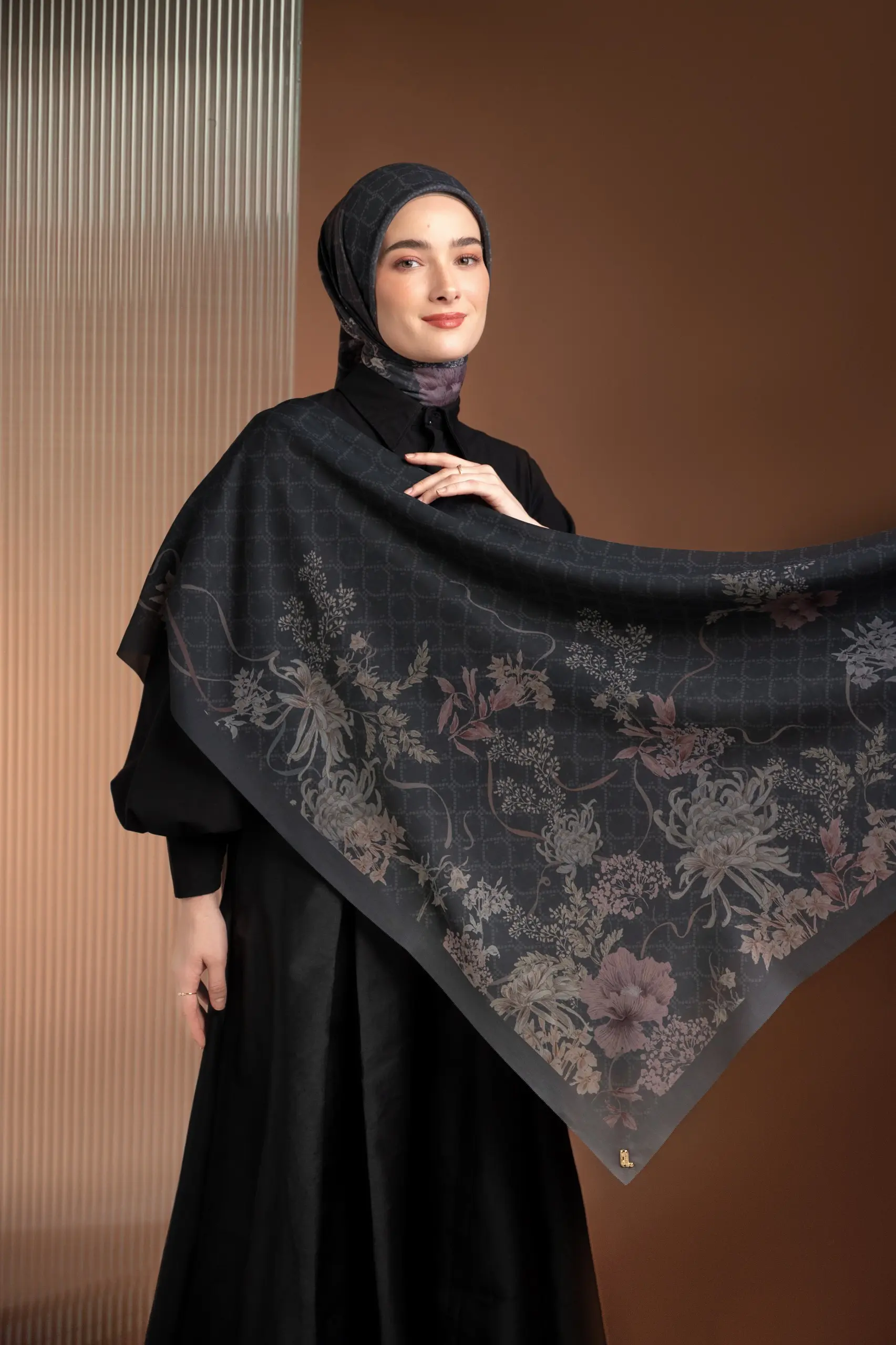 AMOUR SCARF CHARCOAL