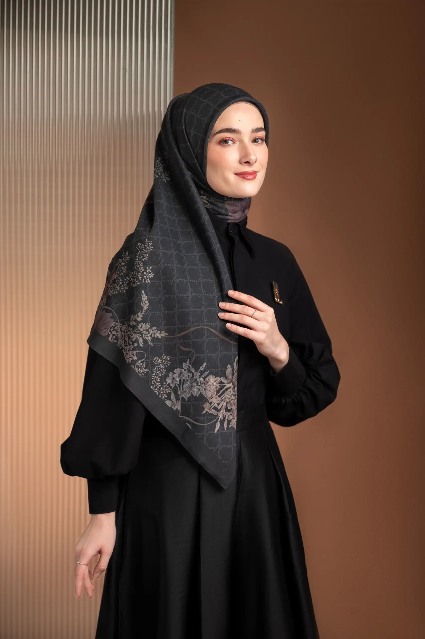AMOUR SCARF CHARCOAL