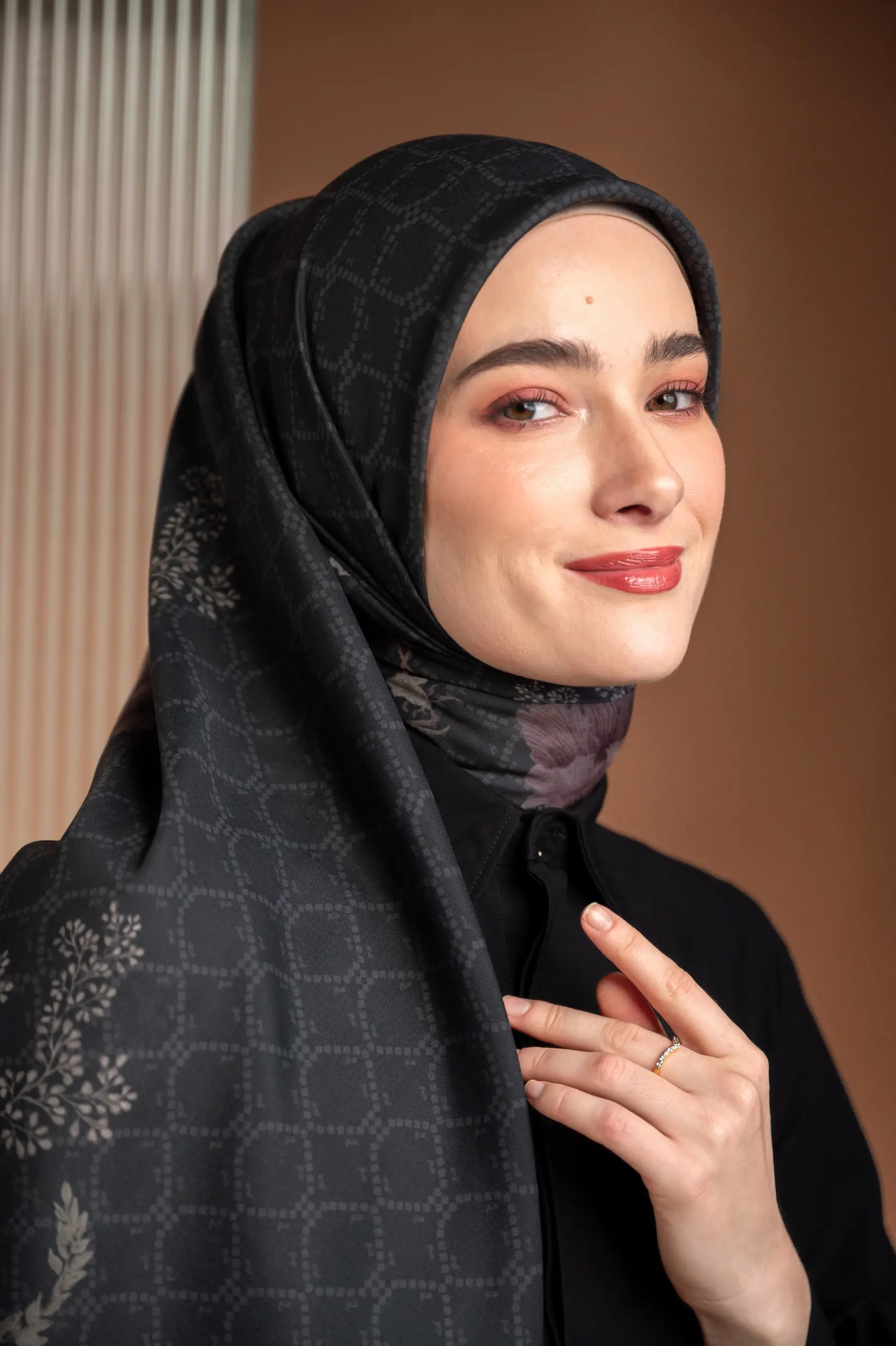 AMOUR SCARF CHARCOAL