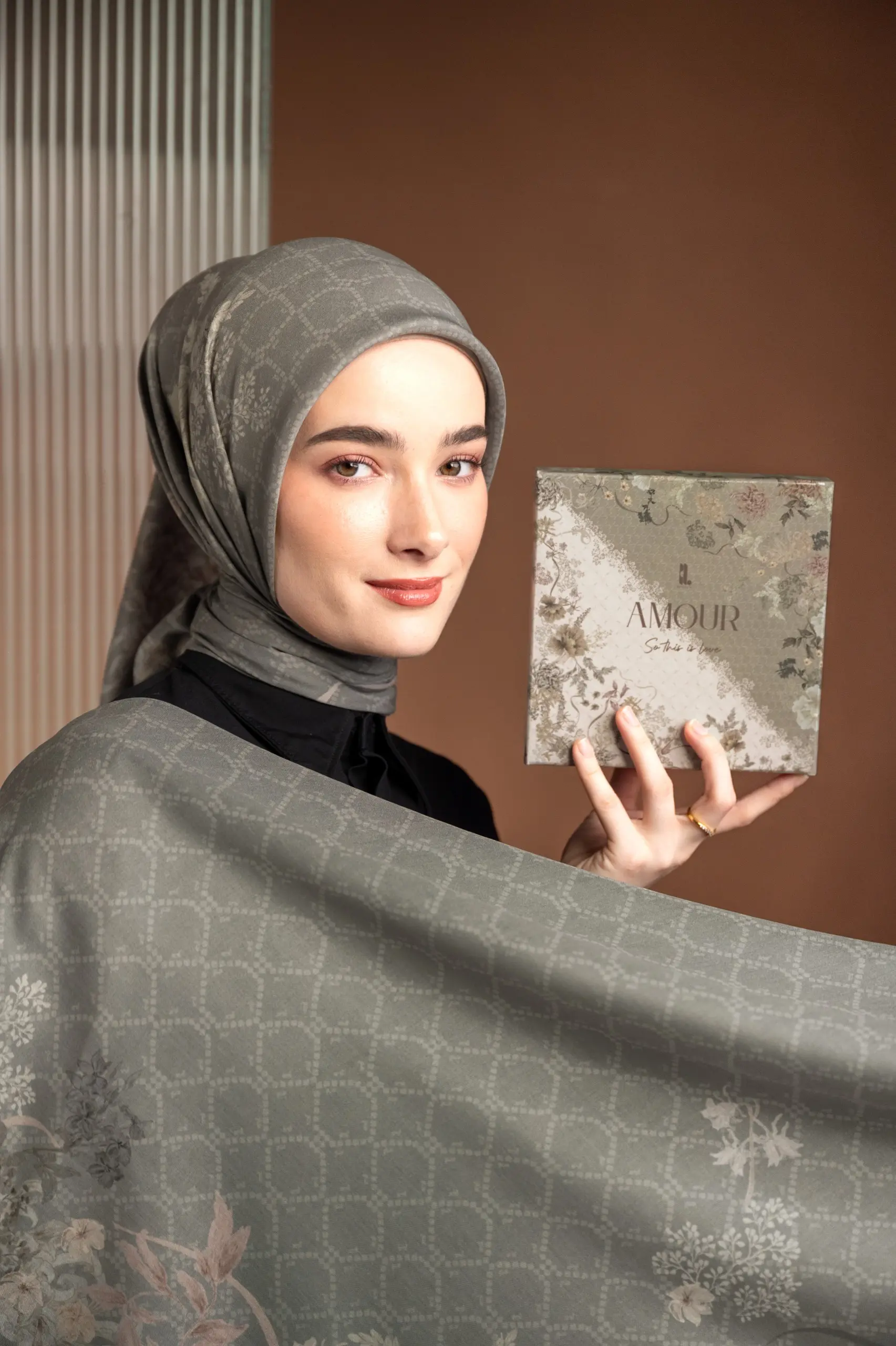 AMOUR SCARF GRASSHOPER