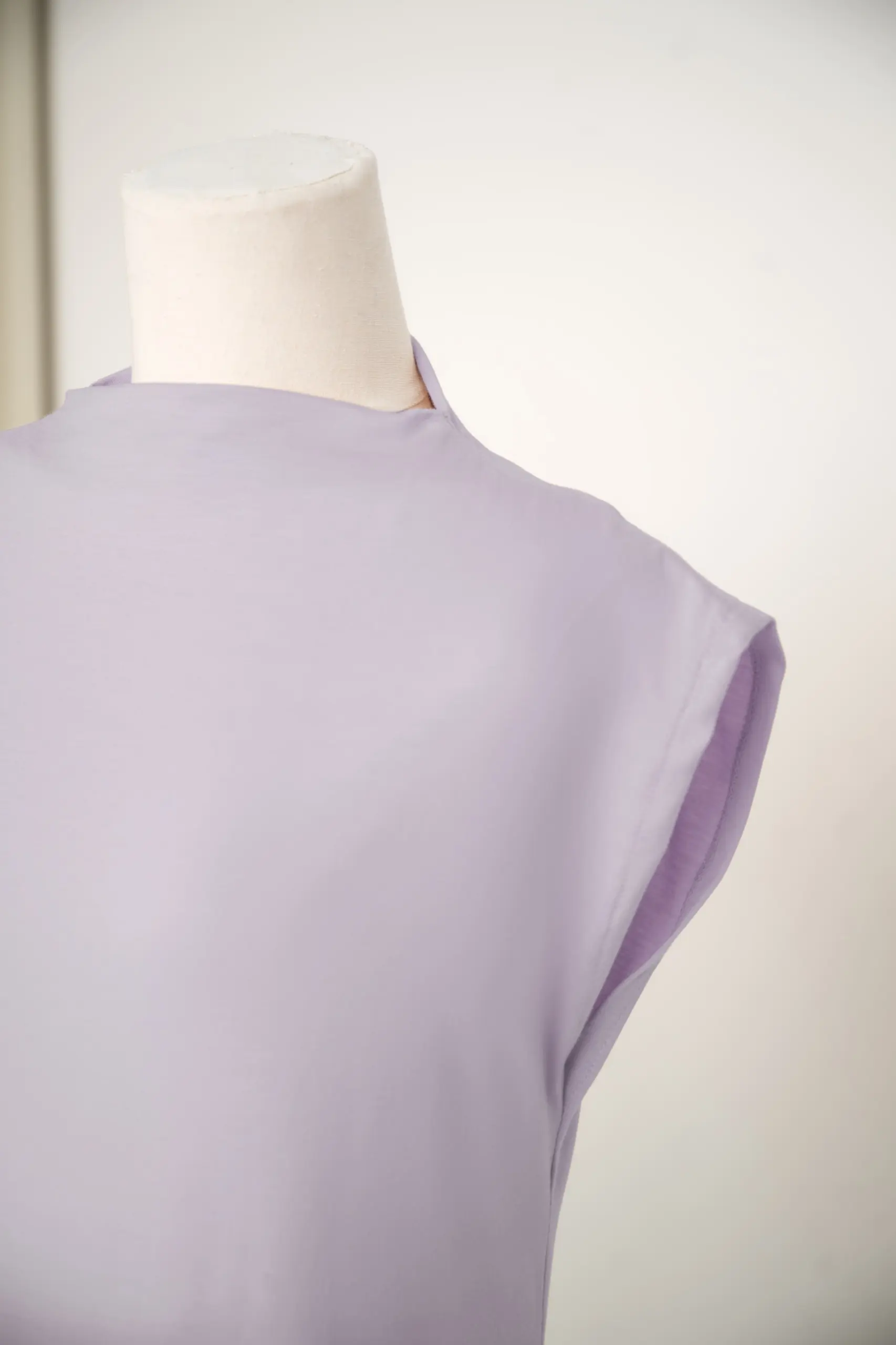 HUGGABLE SLEEVELESS INNER TOP MIST GRAY