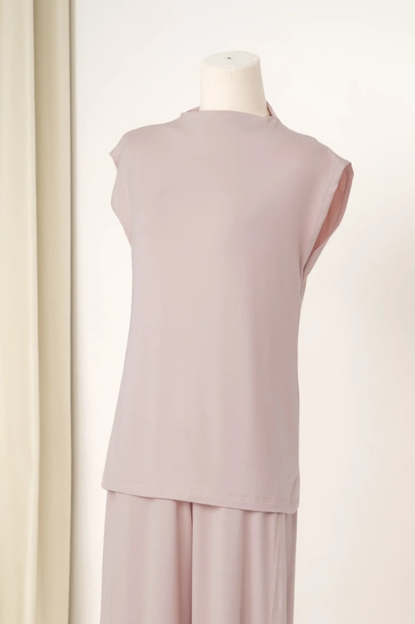HUGGABLE SLEEVELESS INNER TOP SUEDE