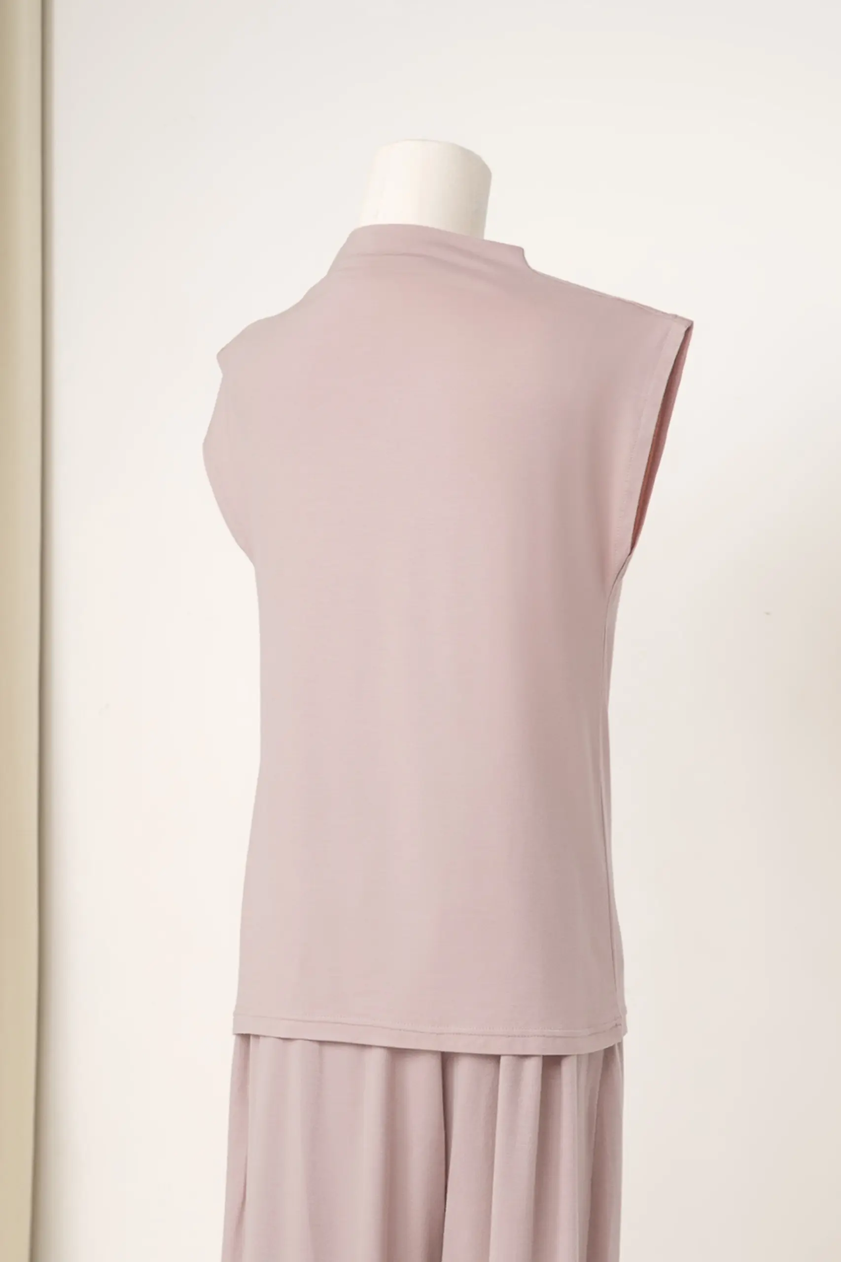 HUGGABLE SLEEVELESS INNER TOP SUEDE