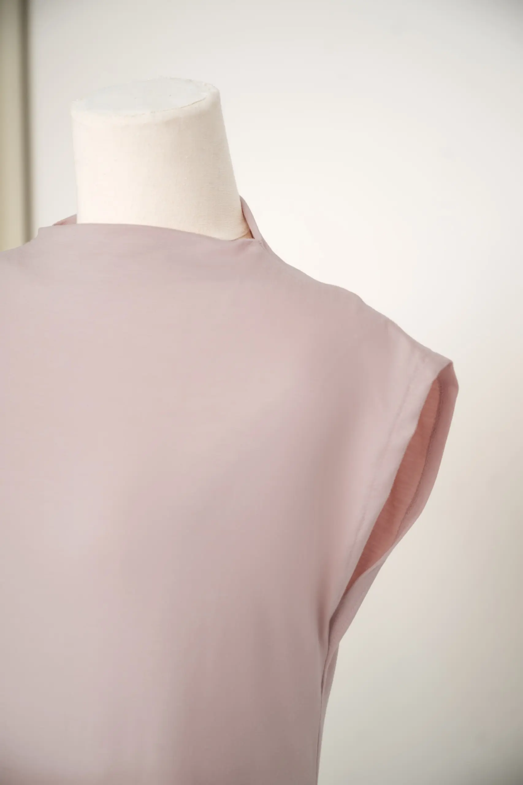 HUGGABLE SLEEVELESS INNER TOP SUEDE