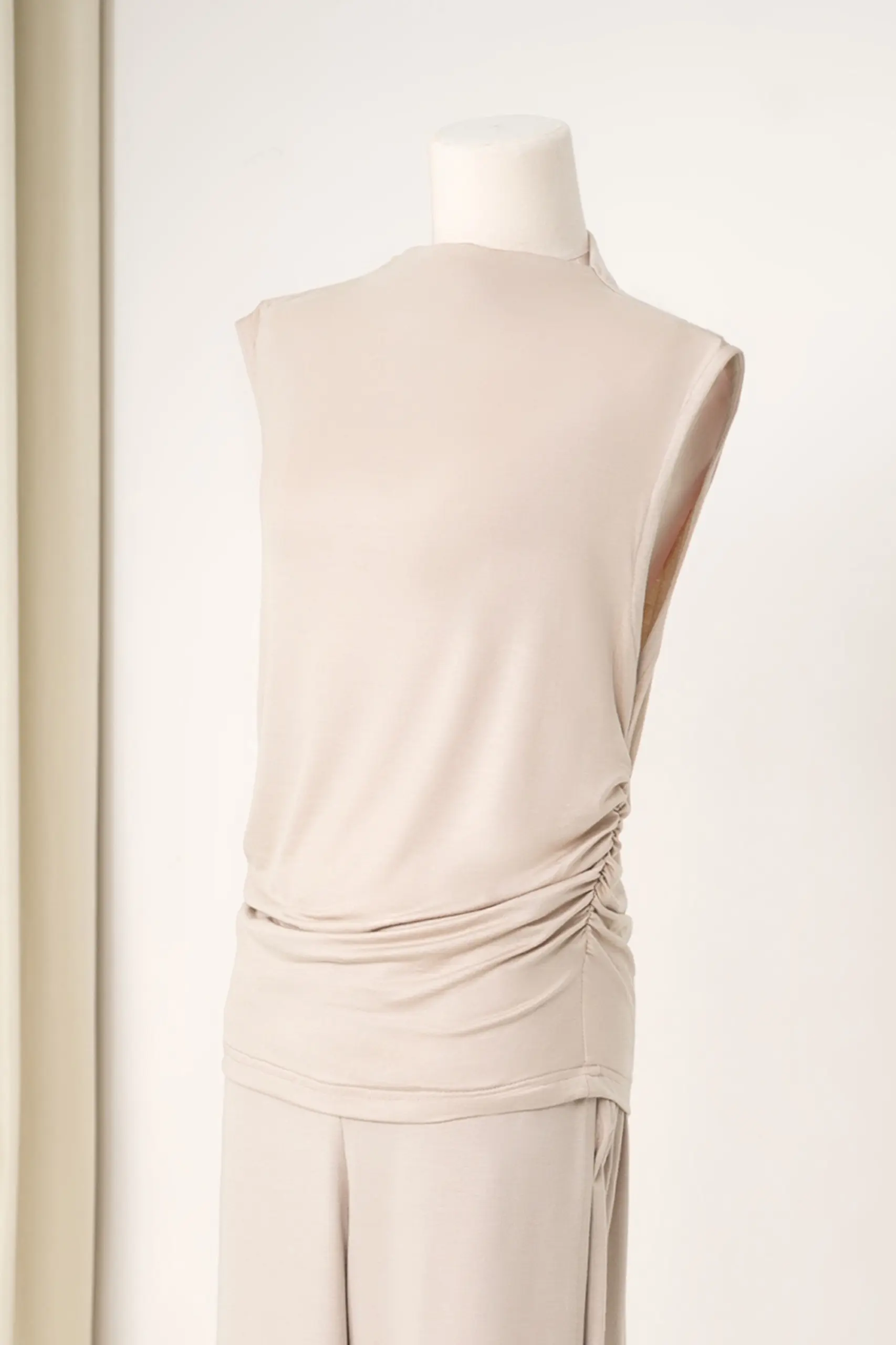 HUGGABLE RUCHED INNER TOP NEUTRAL